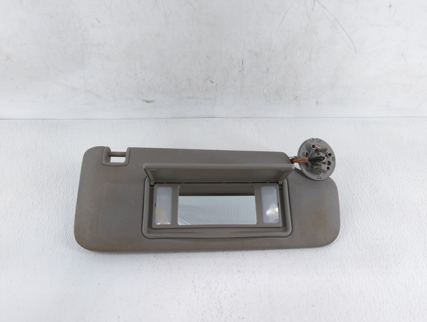 2016-2019 Chevrolet Malibu Sun Visor Shade Replacement Passenger Right Mirror Fits Fits 2016 2017 2018 2019 OEM Used Auto Pa