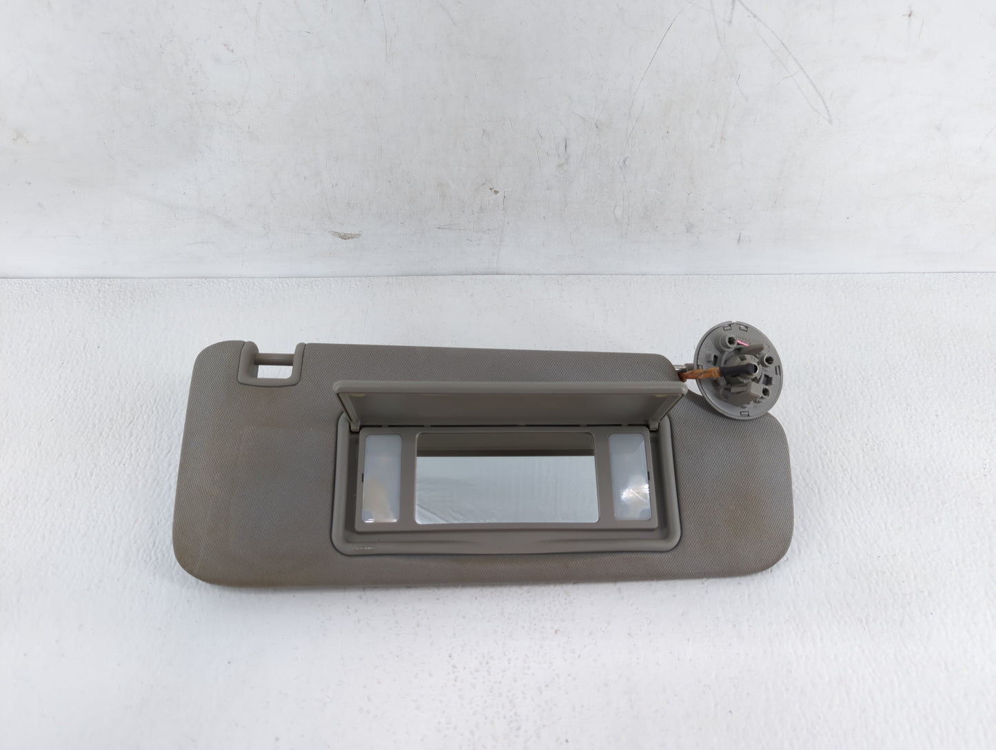 2016-2019 Chevrolet Malibu Sun Visor Shade Replacement Passenger Right Mirror Fits Fits 2016 2017 2018 2019 OEM Used Auto Pa