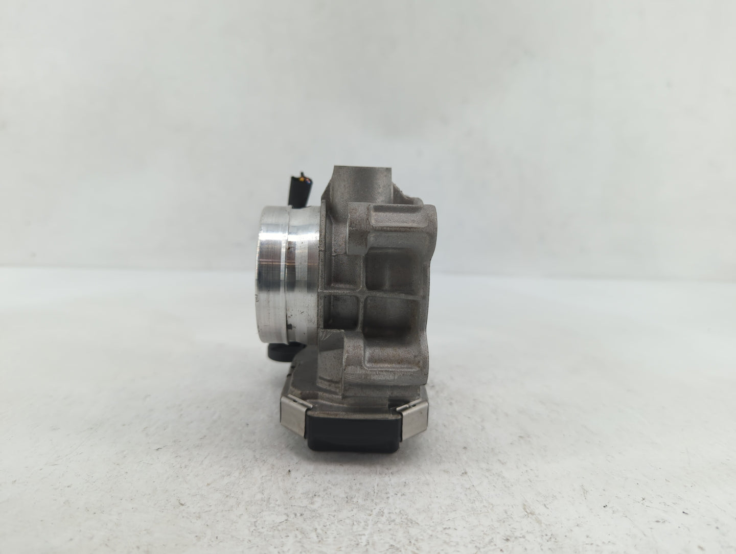 2016-2019 Chevrolet Malibu Throttle Body P/N:12671379AA Fits Fits 2016 2017 2018 2019 OEM Used Auto Parts - Oemusedautoparts