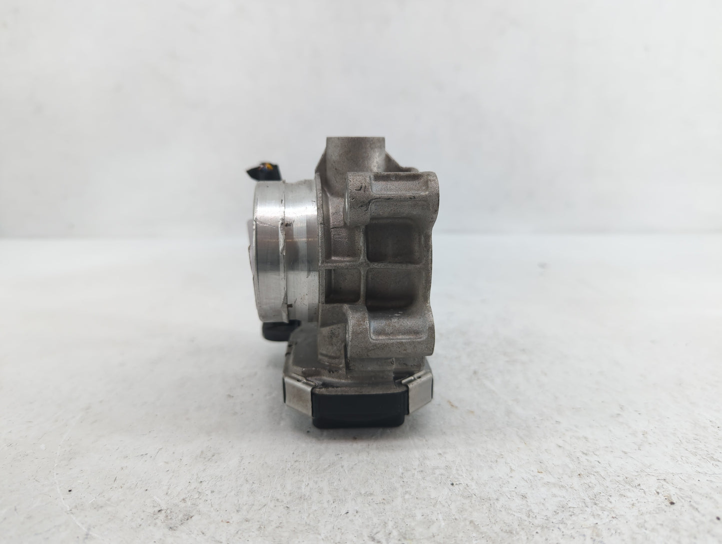 2016-2019 Chevrolet Malibu Throttle Body P/N:12671379AA Fits Fits 2016 2017 2018 2019 OEM Used Auto Parts - Oemusedautoparts