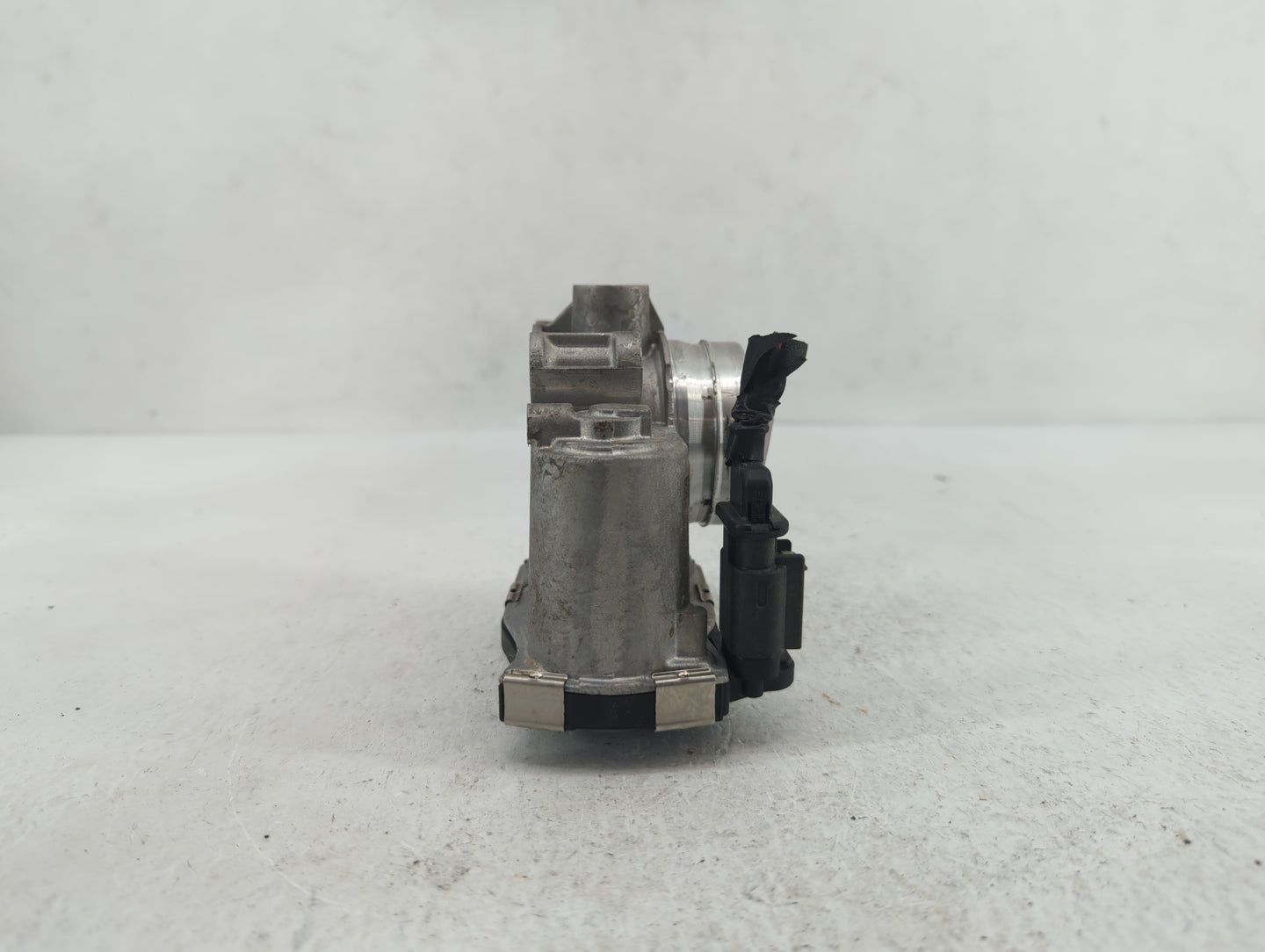 2016-2019 Chevrolet Malibu Throttle Body P/N:12671379AA Fits Fits 2016 2017 2018 2019 OEM Used Auto Parts - Oemusedautoparts