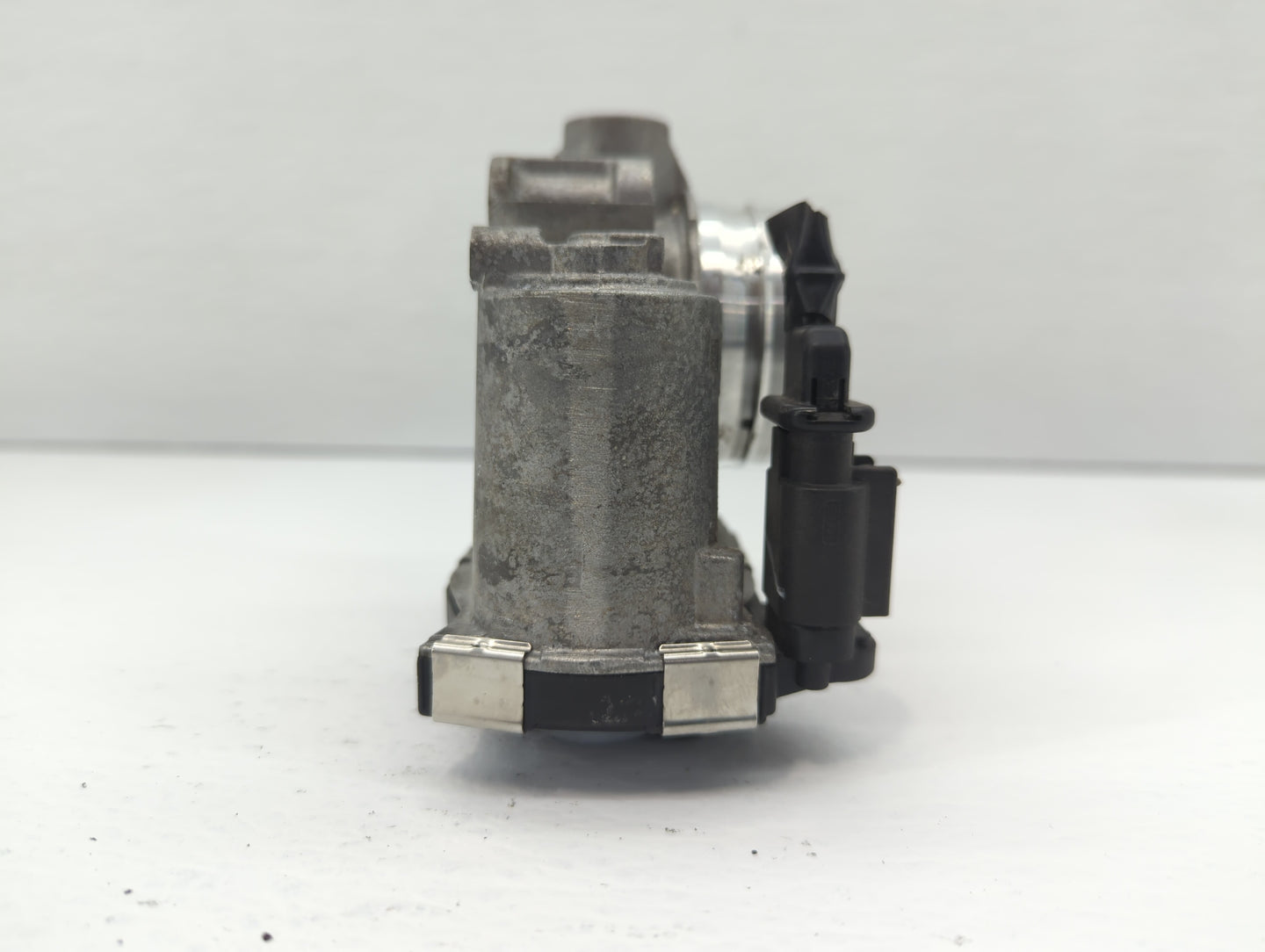 2016-2021 Chevrolet Malibu Throttle Body P/N:12671379AA Fits Fits 2016 2017 2018 2019 2020 2021 2022 OEM Used Auto Parts - O