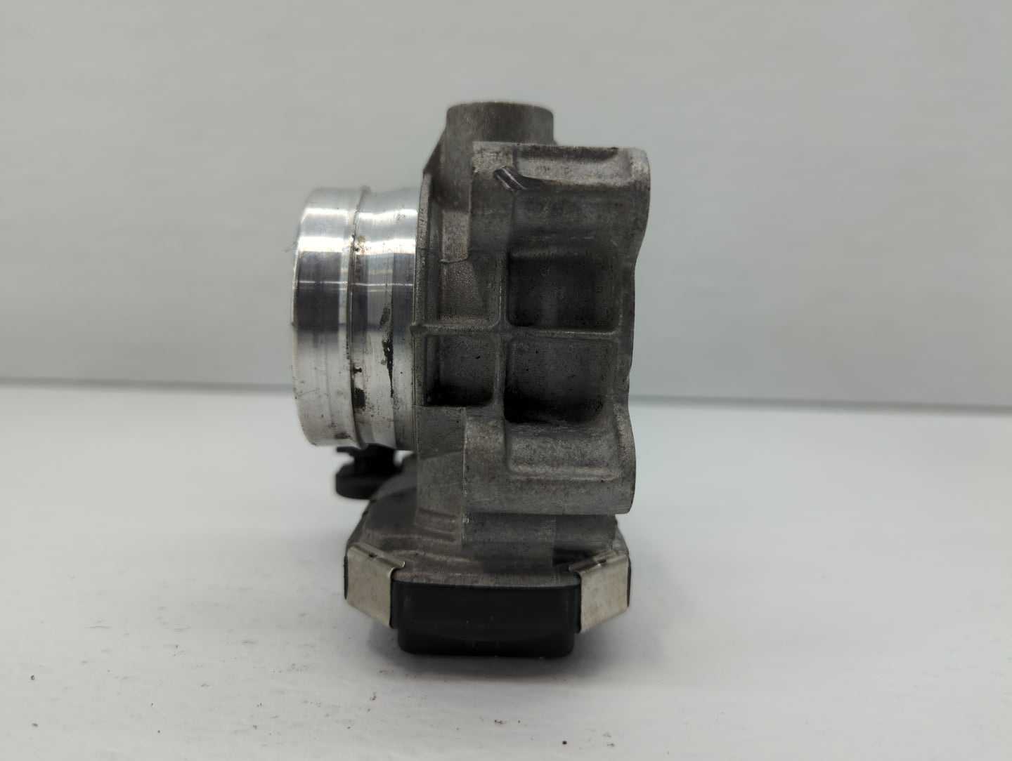 2016-2021 Chevrolet Malibu Throttle Body P/N:12671379AA Fits Fits 2016 2017 2018 2019 2020 2021 2022 OEM Used Auto Parts - O