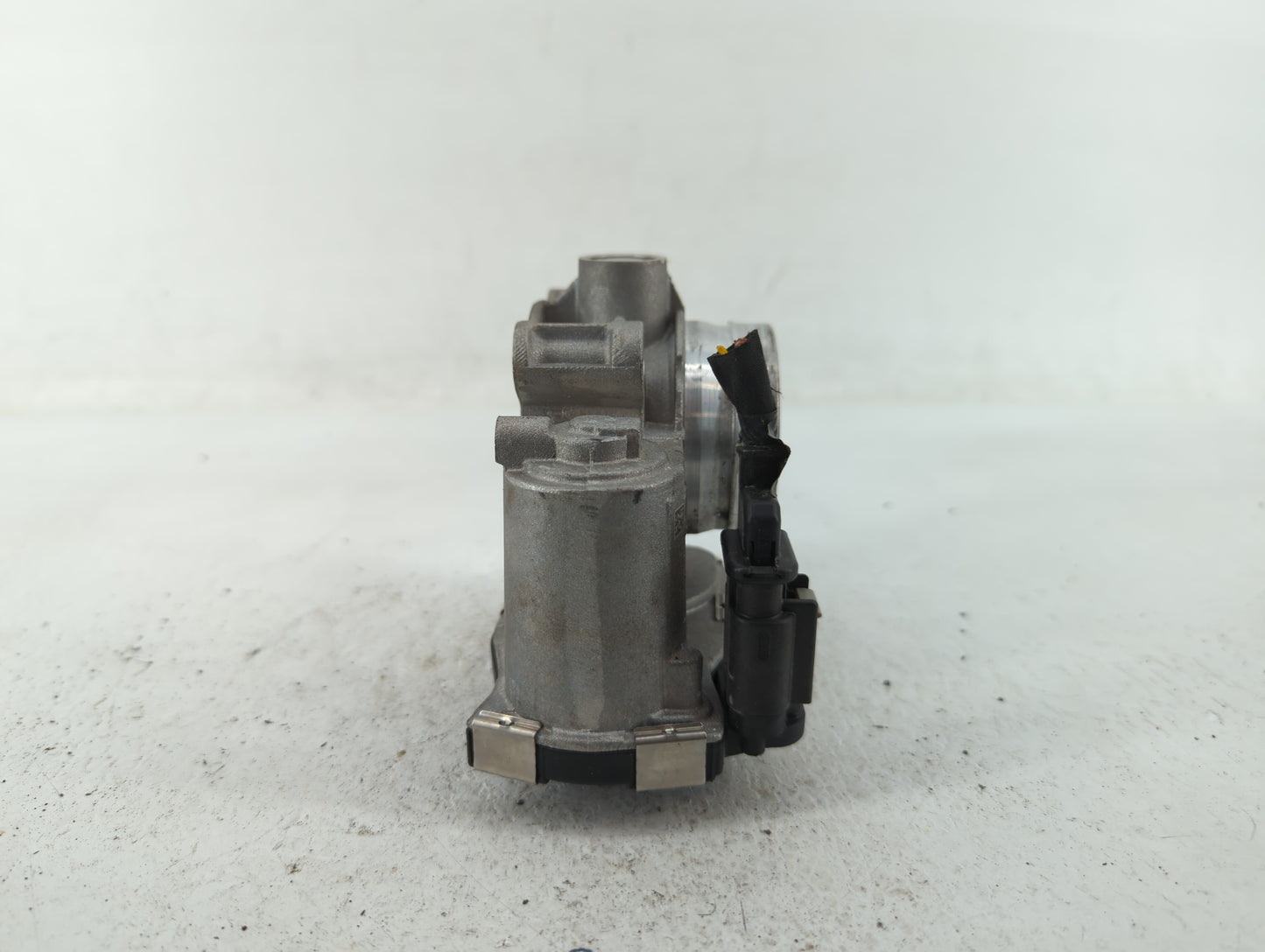 2016-2021 Chevrolet Malibu Throttle Body P/N:12671379AA Fits Fits 2016 2017 2018 2019 2020 2021 2022 OEM Used Auto Parts - O