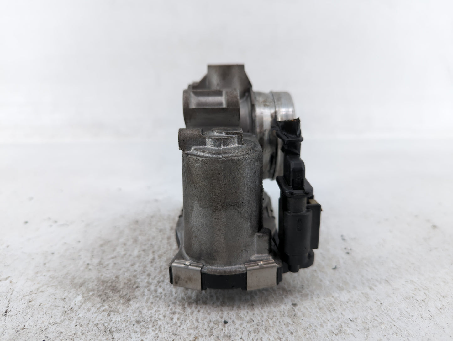 2016-2021 Chevrolet Malibu Throttle Body P/N:12671379AA Fits Fits 2016 2017 2018 2019 2020 2021 2022 OEM Used Auto Parts - O