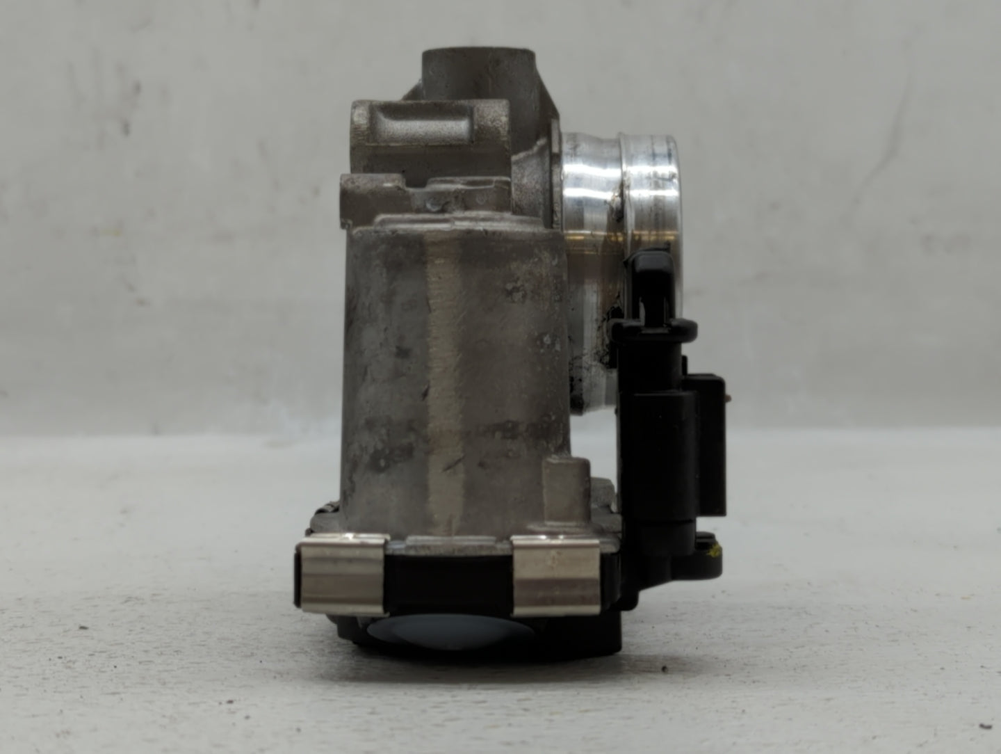 2016-2021 Chevrolet Malibu Throttle Body P/N:12671379AA Fits Fits 2016 2017 2018 2019 2020 2021 2022 OEM Used Auto Parts - O