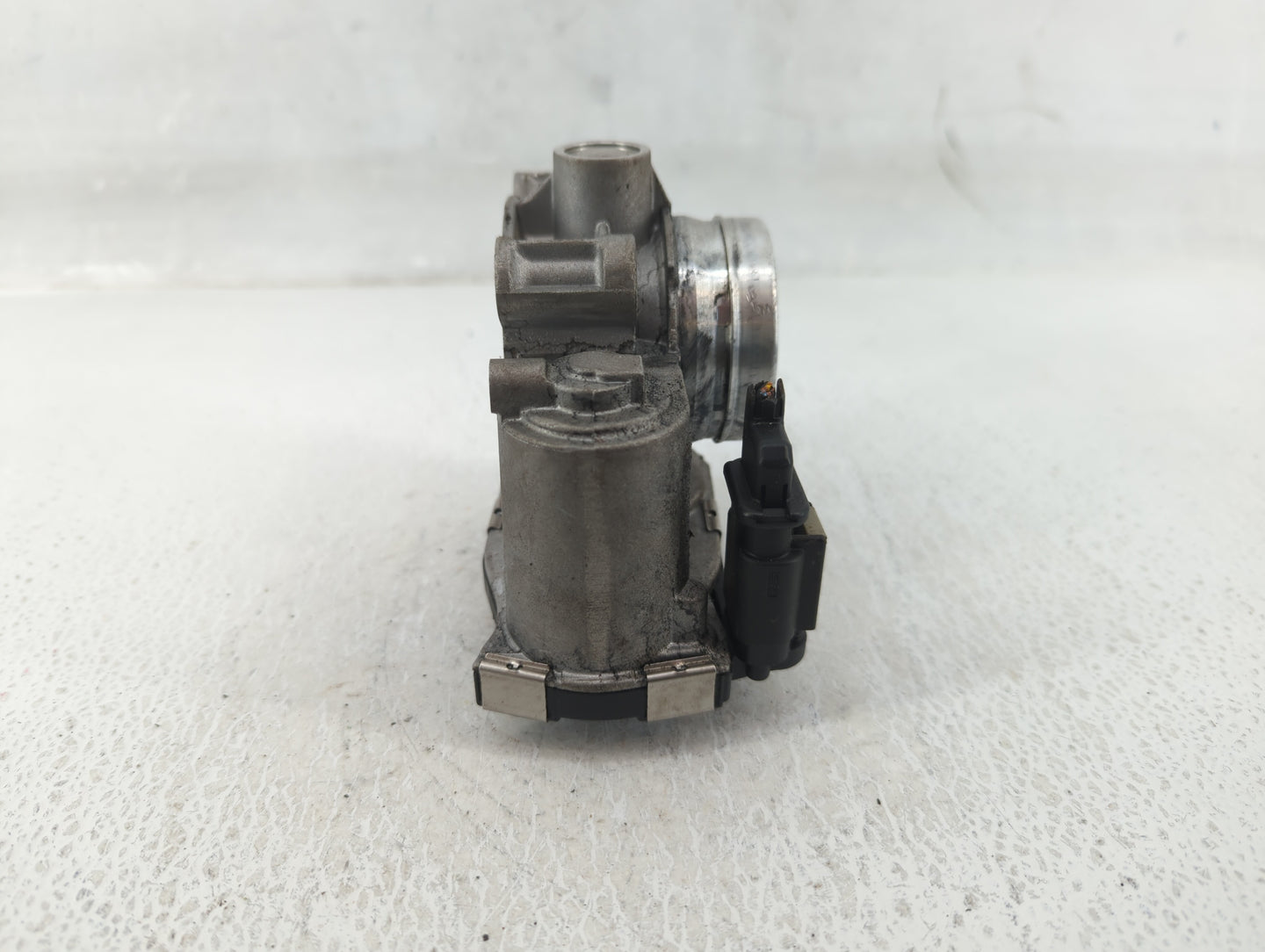 2016-2021 Chevrolet Malibu Throttle Body P/N:12671379AA Fits Fits 2016 2017 2018 2019 2020 2021 2022 OEM Used Auto Parts - O