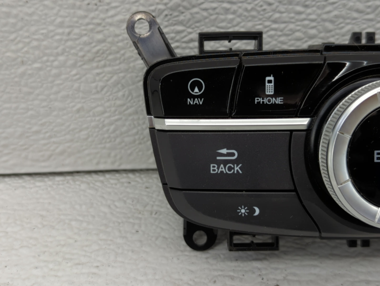 2018 Chevrolet Malibu Radio AM FM Cd Player Receiver Replacement P/N:84305071 Fits OEM Used Auto Parts - Oemusedautoparts1.c