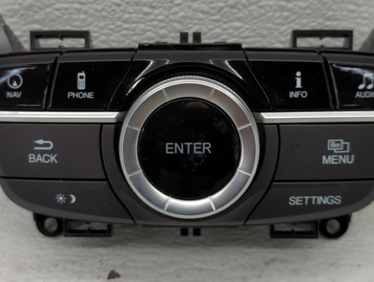 2018 Chevrolet Malibu Radio AM FM Cd Player Receiver Replacement P/N:84305071 Fits OEM Used Auto Parts - Oemusedautoparts1.c