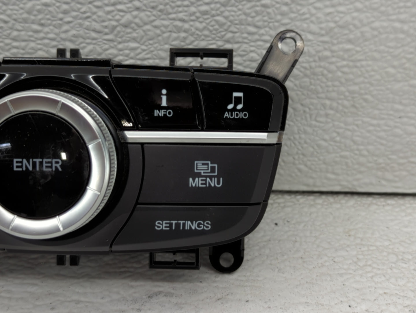 2018 Chevrolet Malibu Radio AM FM Cd Player Receiver Replacement P/N:84305071 Fits OEM Used Auto Parts - Oemusedautoparts1.c