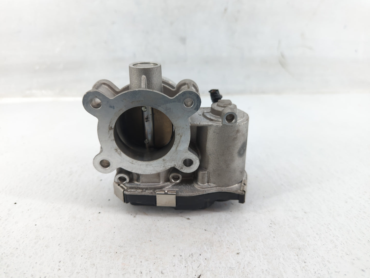 2016-2021 Chevrolet Malibu Throttle Body P/N:12671379AA Fits Fits 2016 2017 2018 2019 2020 2021 2022 OEM Used Auto Parts - O