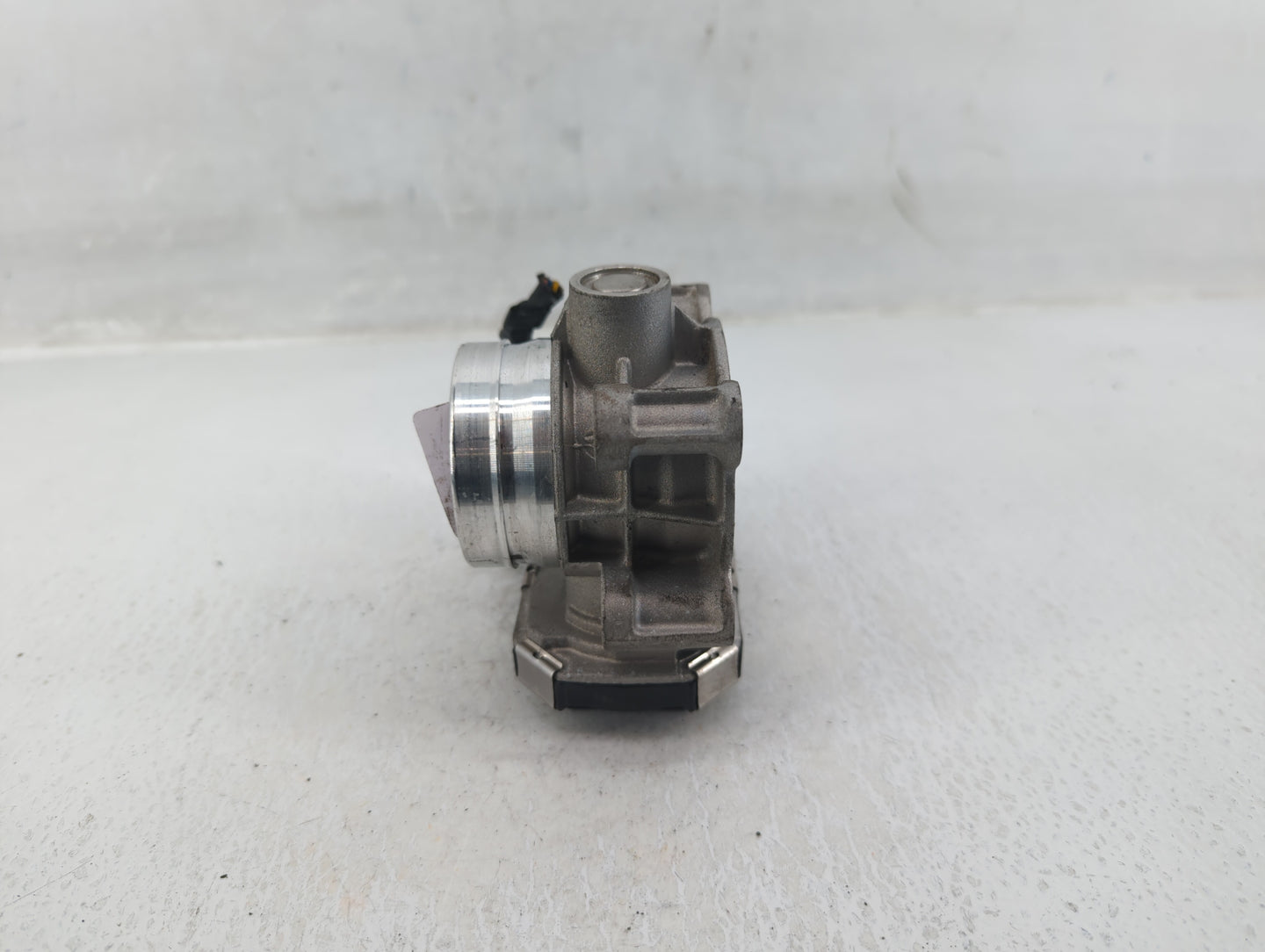 2016-2021 Chevrolet Malibu Throttle Body P/N:12671379AA Fits Fits 2016 2017 2018 2019 2020 2021 2022 OEM Used Auto Parts - O