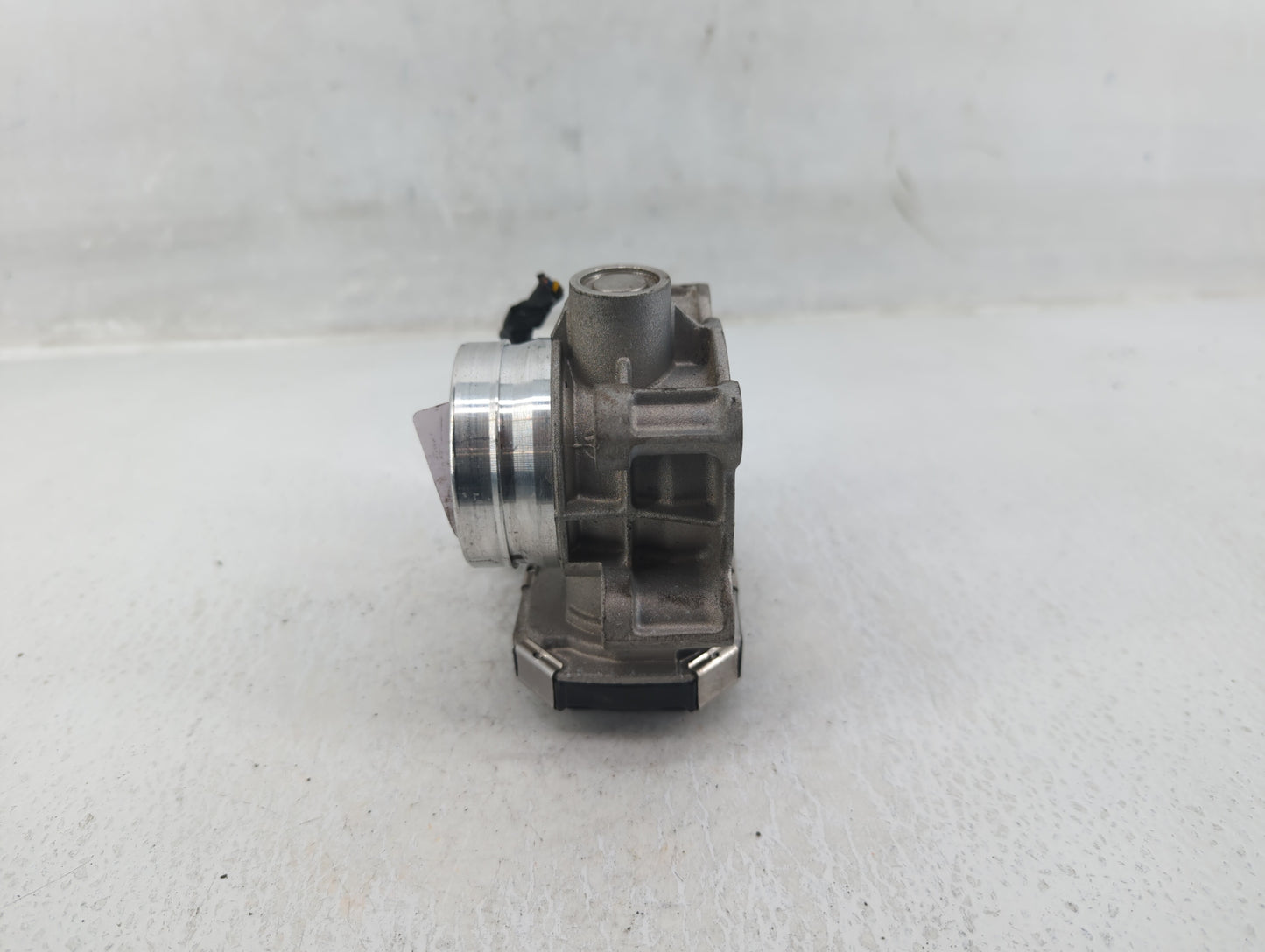 2016-2021 Chevrolet Malibu Throttle Body P/N:12671379AA Fits Fits 2016 2017 2018 2019 2020 2021 2022 OEM Used Auto Parts - O
