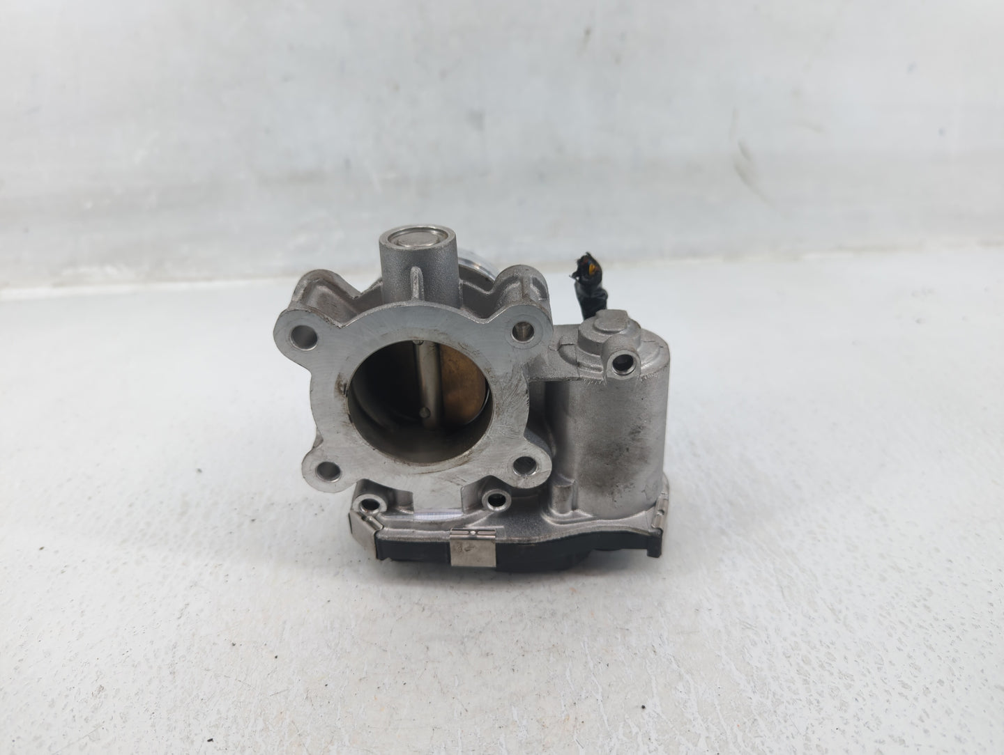 2016-2021 Chevrolet Malibu Throttle Body P/N:12671379AA Fits Fits 2016 2017 2018 2019 2020 2021 2022 OEM Used Auto Parts - O