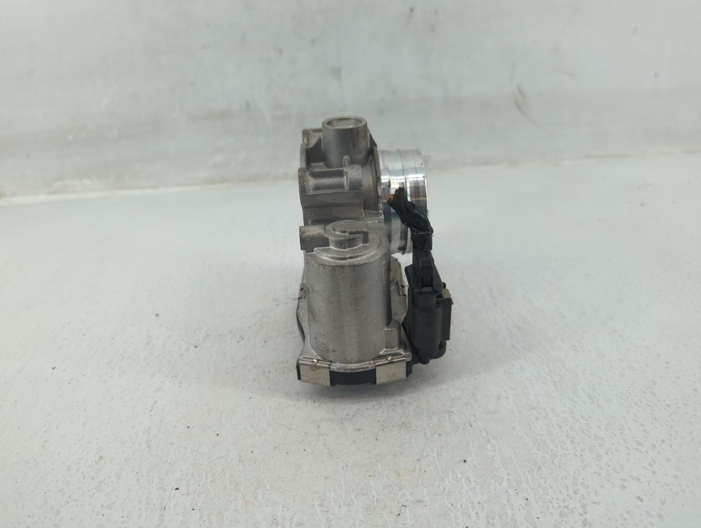 2016-2021 Chevrolet Malibu Throttle Body P/N:12671379AA Fits Fits 2016 2017 2018 2019 2020 2021 2022 OEM Used Auto Parts - O