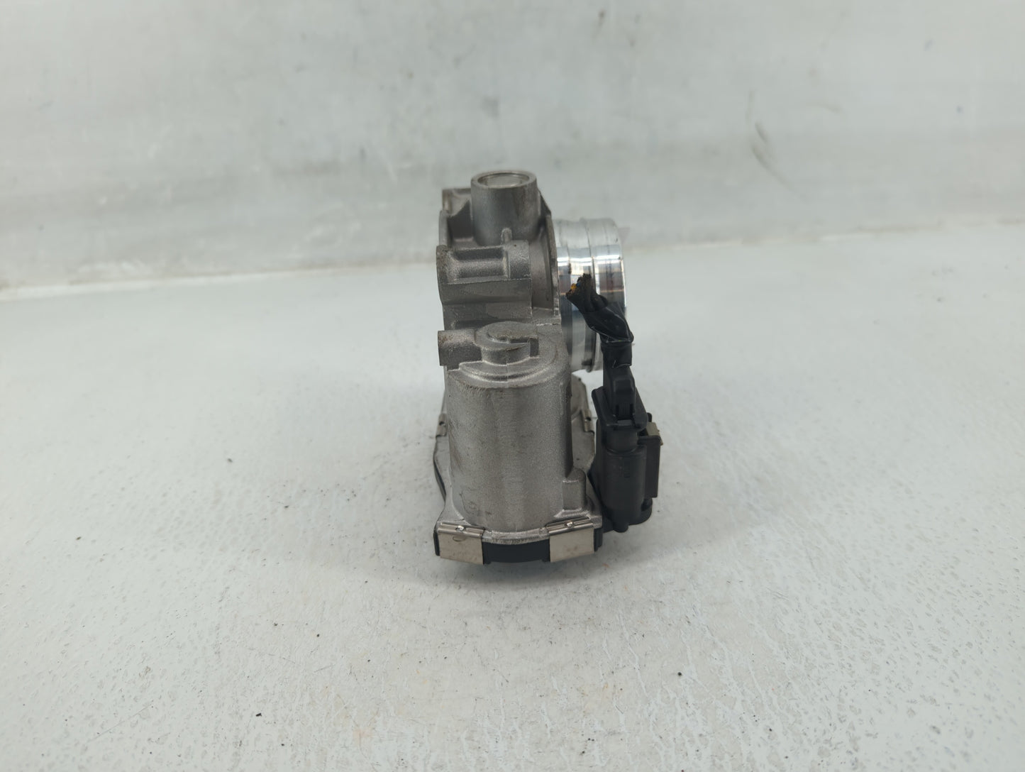2016-2021 Chevrolet Malibu Throttle Body P/N:12671379AA Fits Fits 2016 2017 2018 2019 2020 2021 2022 OEM Used Auto Parts - O