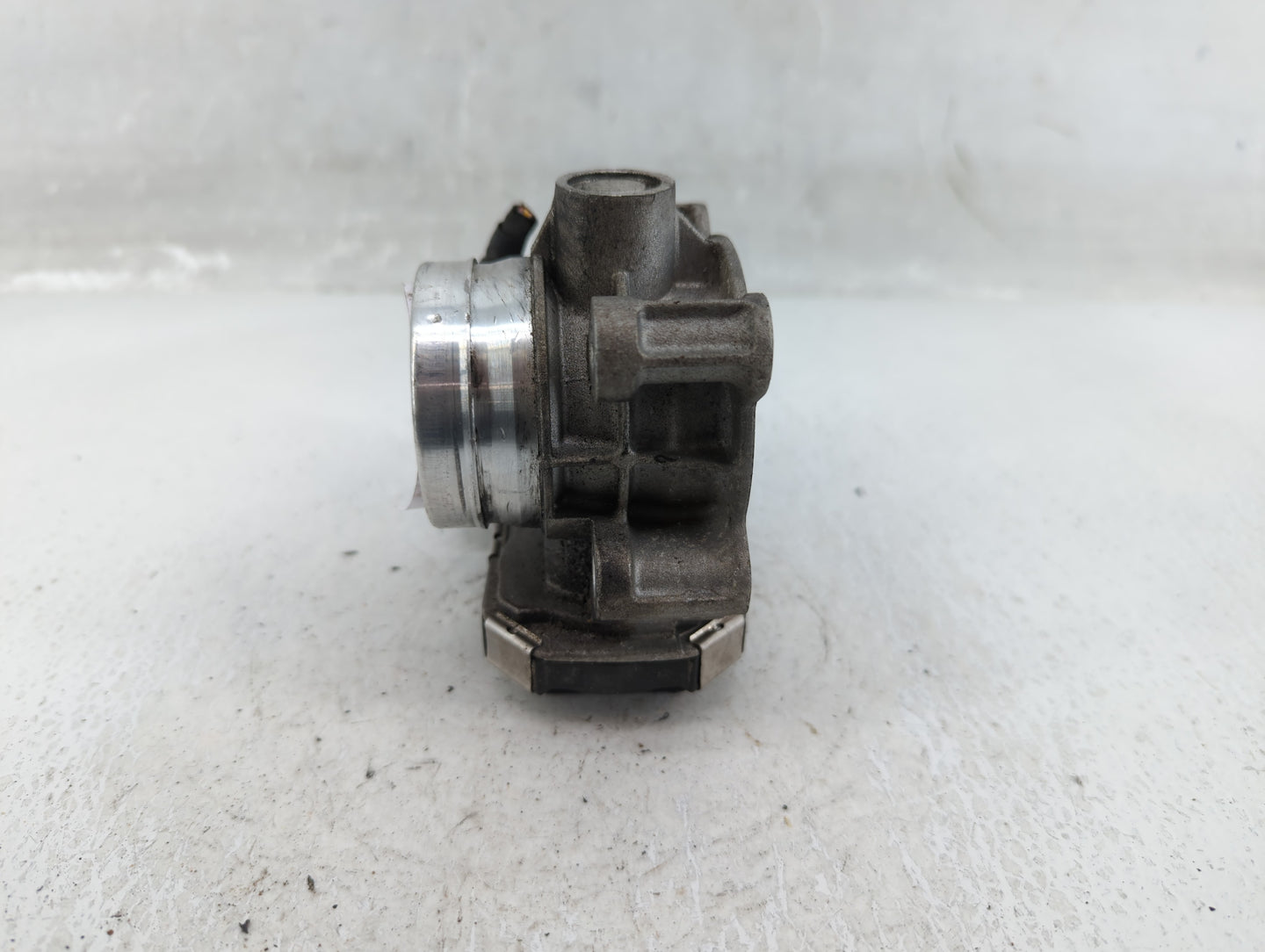 2016-2021 Chevrolet Malibu Throttle Body P/N:12671379AA Fits Fits 2016 2017 2018 2019 2020 2021 2022 OEM Used Auto Parts - O