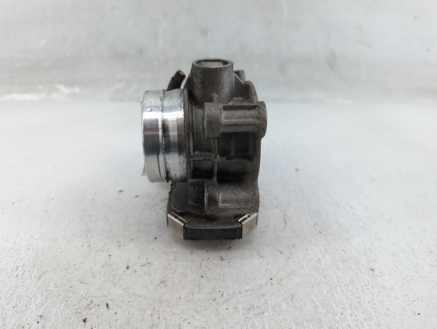 2016-2021 Chevrolet Malibu Throttle Body P/N:12671379AA Fits Fits 2016 2017 2018 2019 2020 2021 2022 OEM Used Auto Parts - O