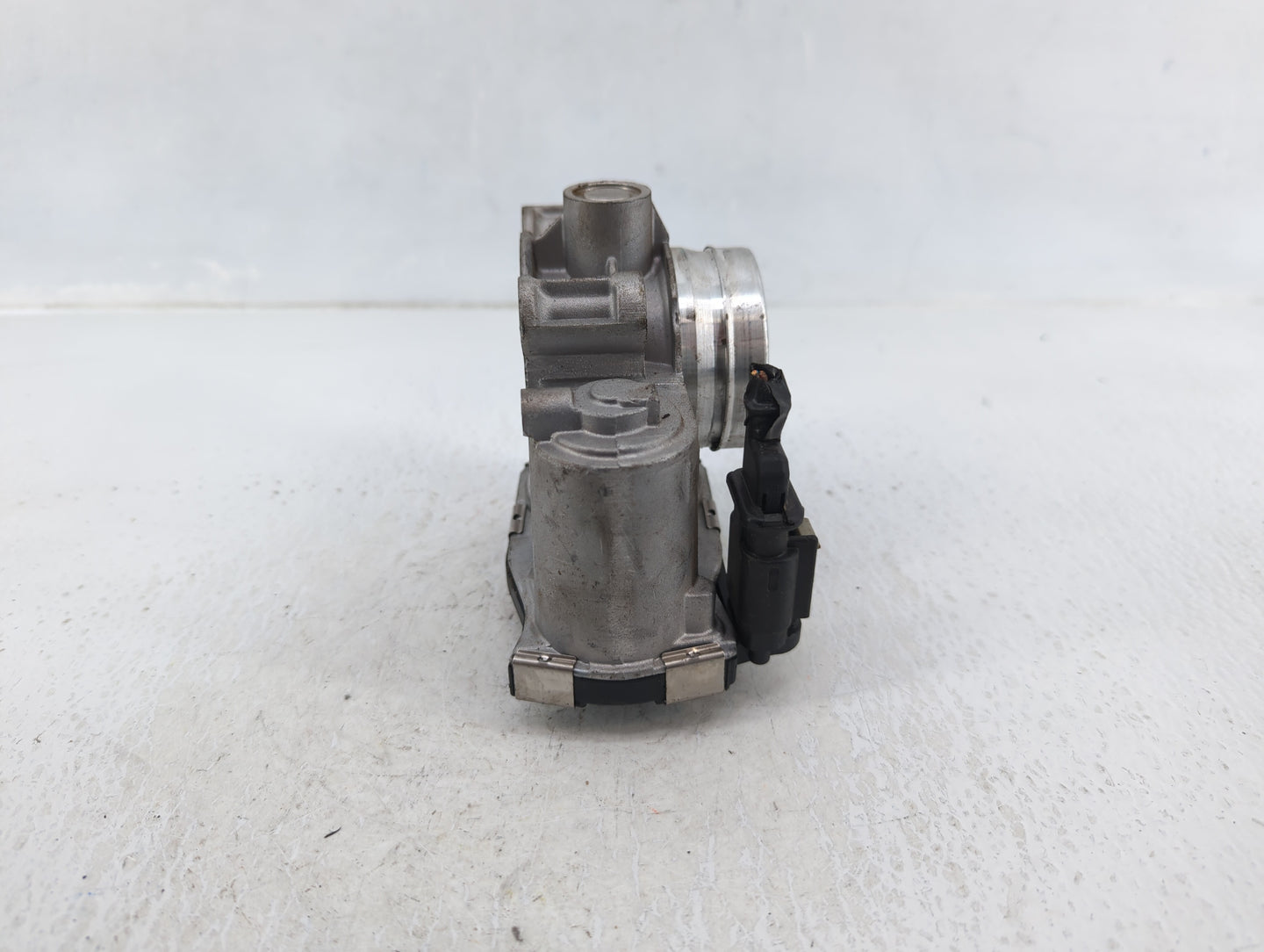 2016-2021 Chevrolet Malibu Throttle Body P/N:12671379AA Fits Fits 2016 2017 2018 2019 2020 2021 2022 OEM Used Auto Parts - O