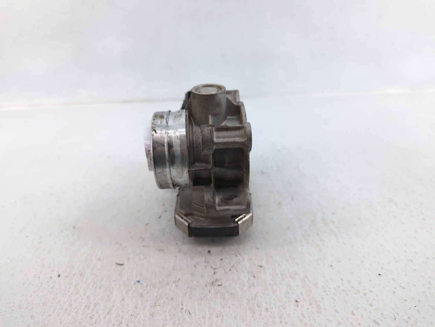 2016-2021 Chevrolet Malibu Throttle Body P/N:12671379AA Fits Fits 2016 2017 2018 2019 2020 2021 2022 OEM Used Auto Parts - O