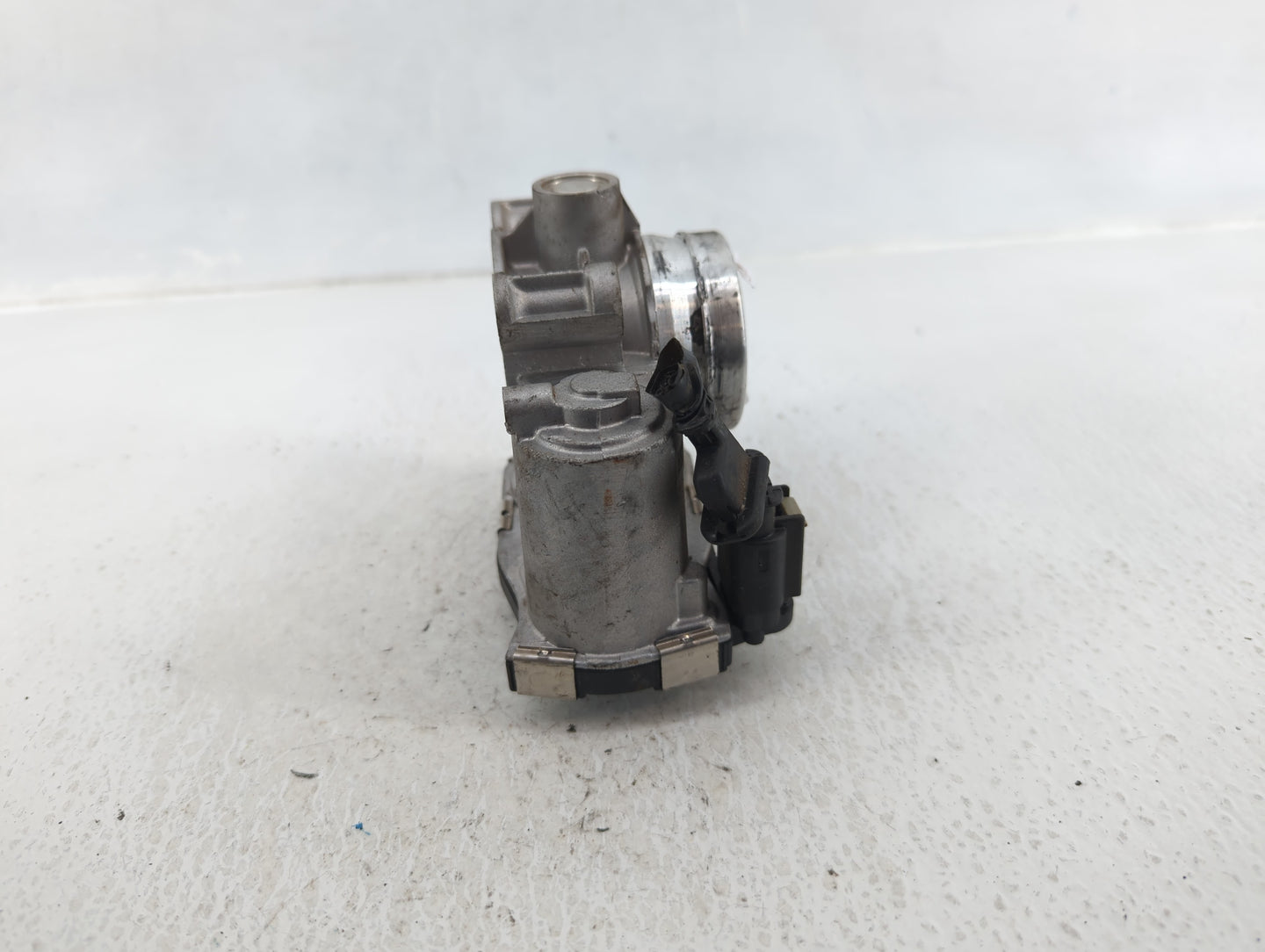 2016-2021 Chevrolet Malibu Throttle Body P/N:12671379AA Fits Fits 2016 2017 2018 2019 2020 2021 2022 OEM Used Auto Parts - O