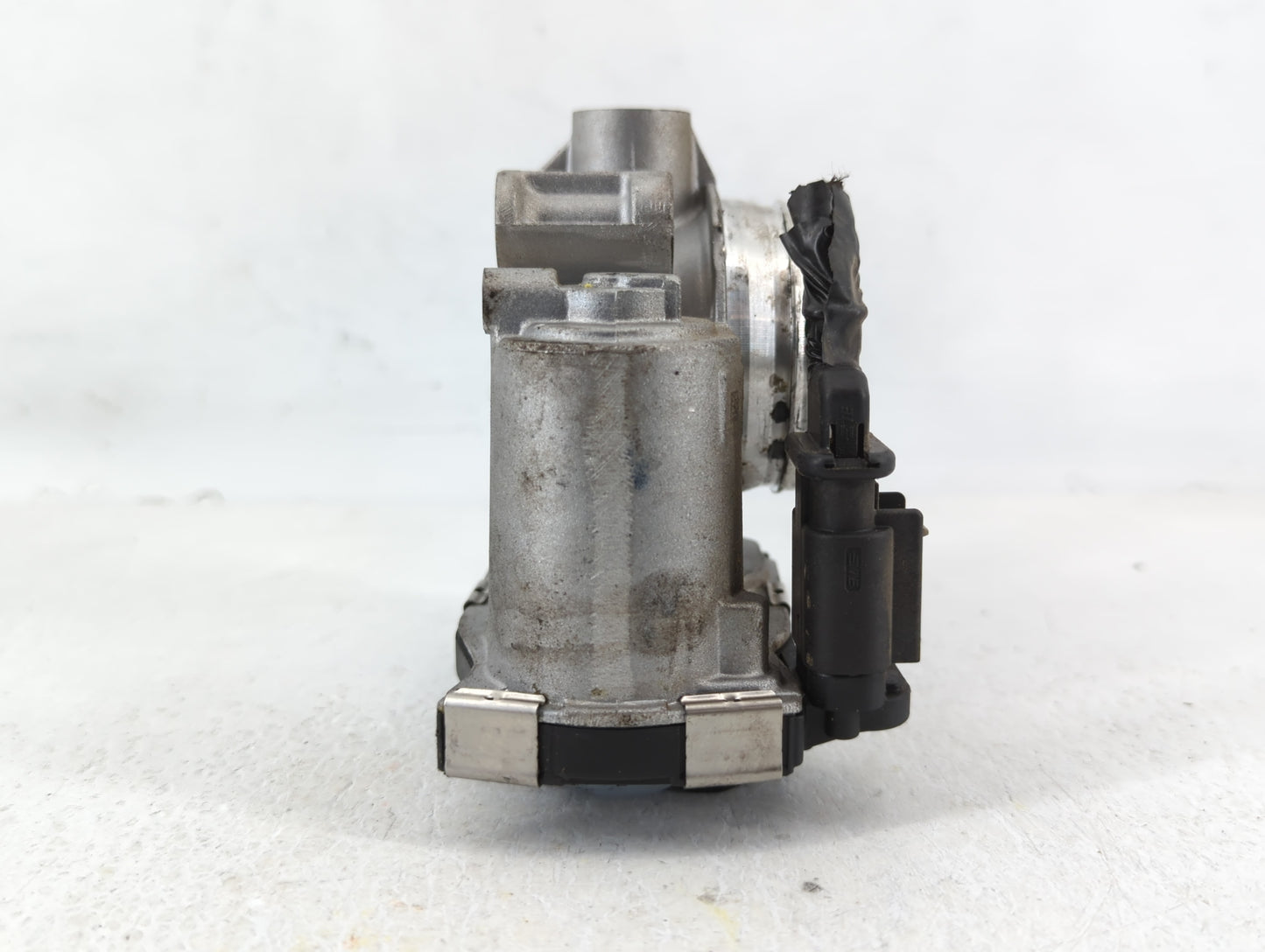 2016-2021 Chevrolet Malibu Throttle Body P/N:12671379AA Fits Fits 2016 2017 2018 2019 2020 2021 2022 OEM Used Auto Parts - O