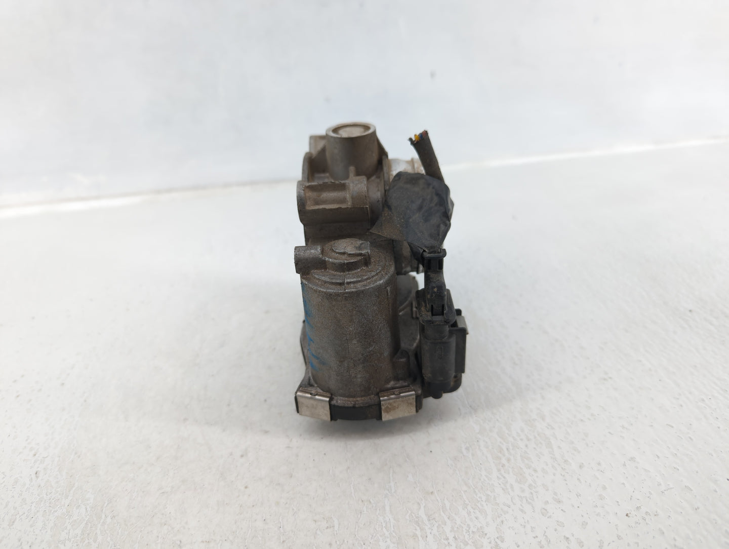 2016-2021 Chevrolet Malibu Throttle Body P/N:12671379AA Fits Fits 2016 2017 2018 2019 2020 2021 2022 OEM Used Auto Parts - O