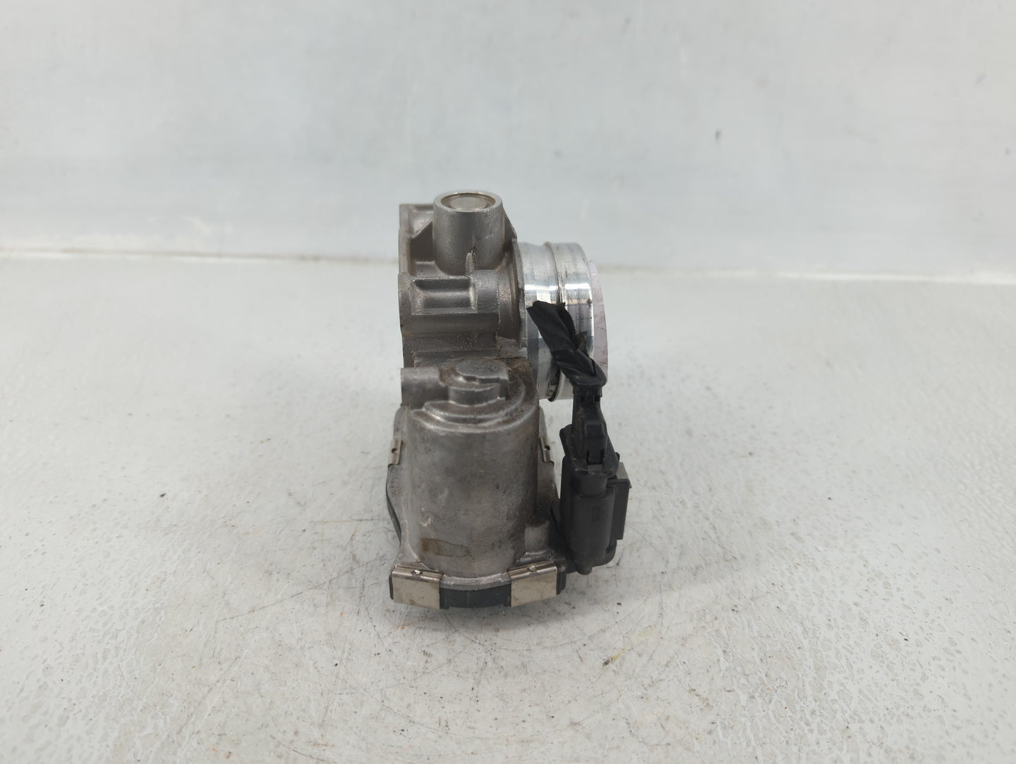2016-2021 Chevrolet Malibu Throttle Body P/N:12671379AA Fits Fits 2016 2017 2018 2019 2020 2021 2022 OEM Used Auto Parts - O