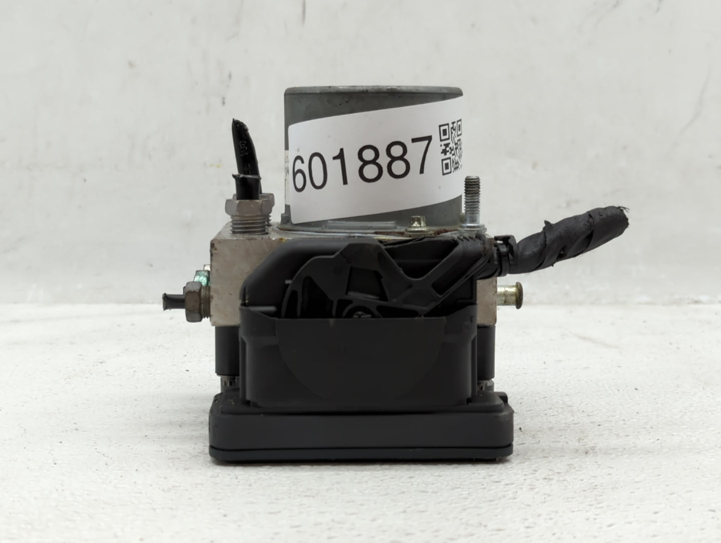 2018 Chevrolet Malibu ABS Pump Control Module Replacement P/N:065055766 Fits OEM Used Auto Parts - Oemusedautoparts1.com
