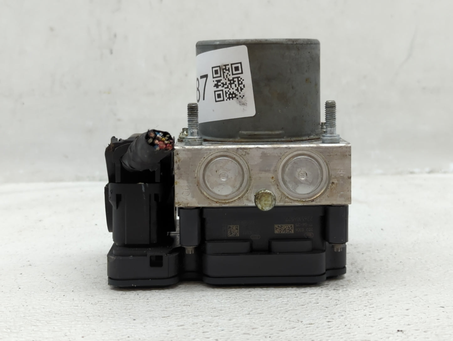 2018 Chevrolet Malibu ABS Pump Control Module Replacement P/N:065055766 Fits OEM Used Auto Parts - Oemusedautoparts1.com