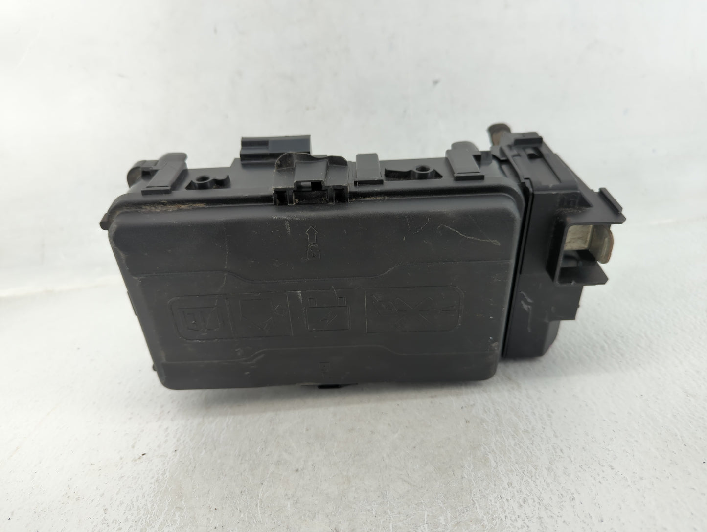 2018-2019 Chevrolet Malibu Fusebox Fuse Box Panel Relay Module P/N:84181107_03 Fits Fits 2018 2019 OEM Used Auto Parts - Oem