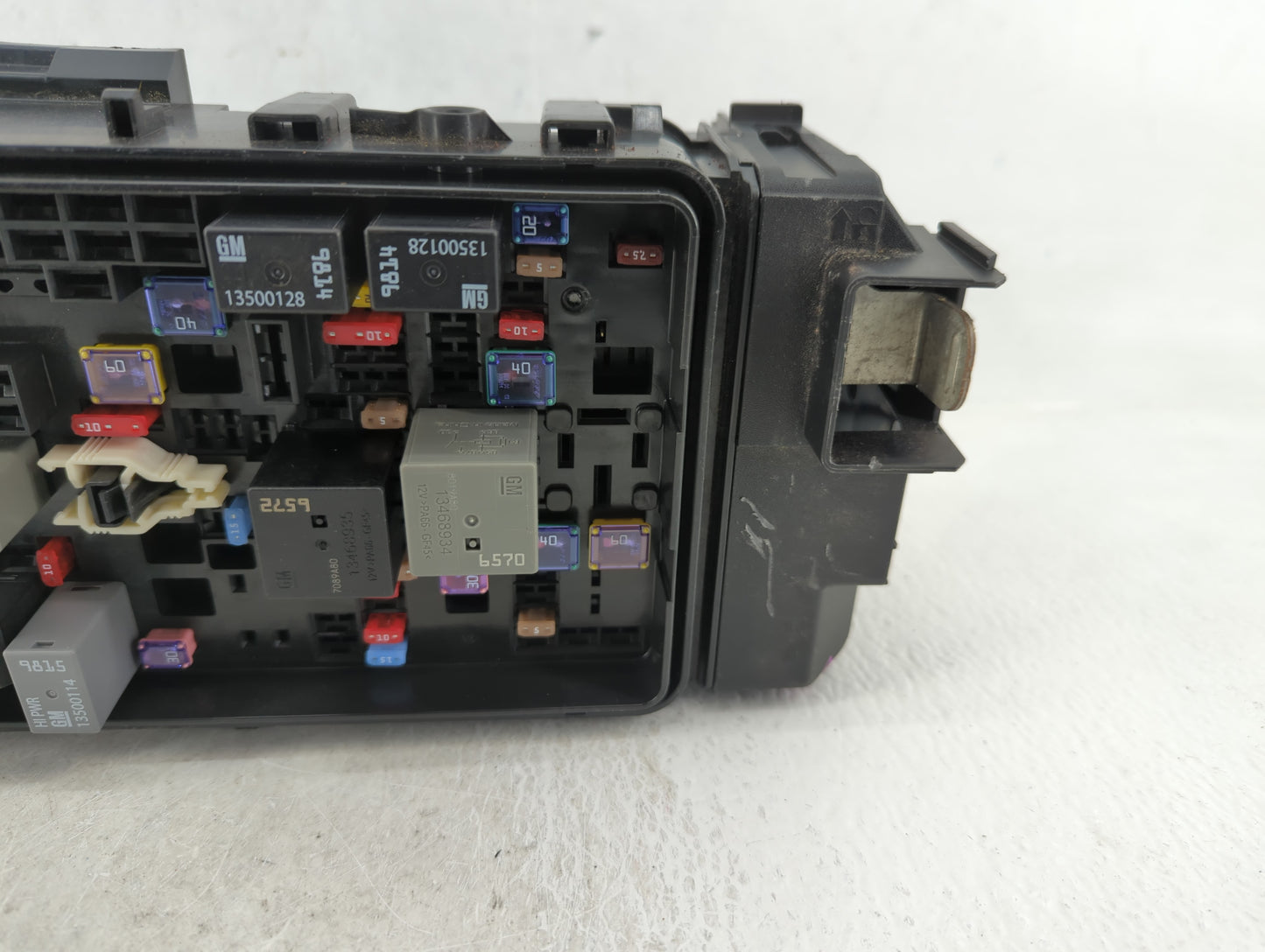 2018-2019 Chevrolet Malibu Fusebox Fuse Box Panel Relay Module P/N:84181107_03 Fits Fits 2018 2019 OEM Used Auto Parts - Oem