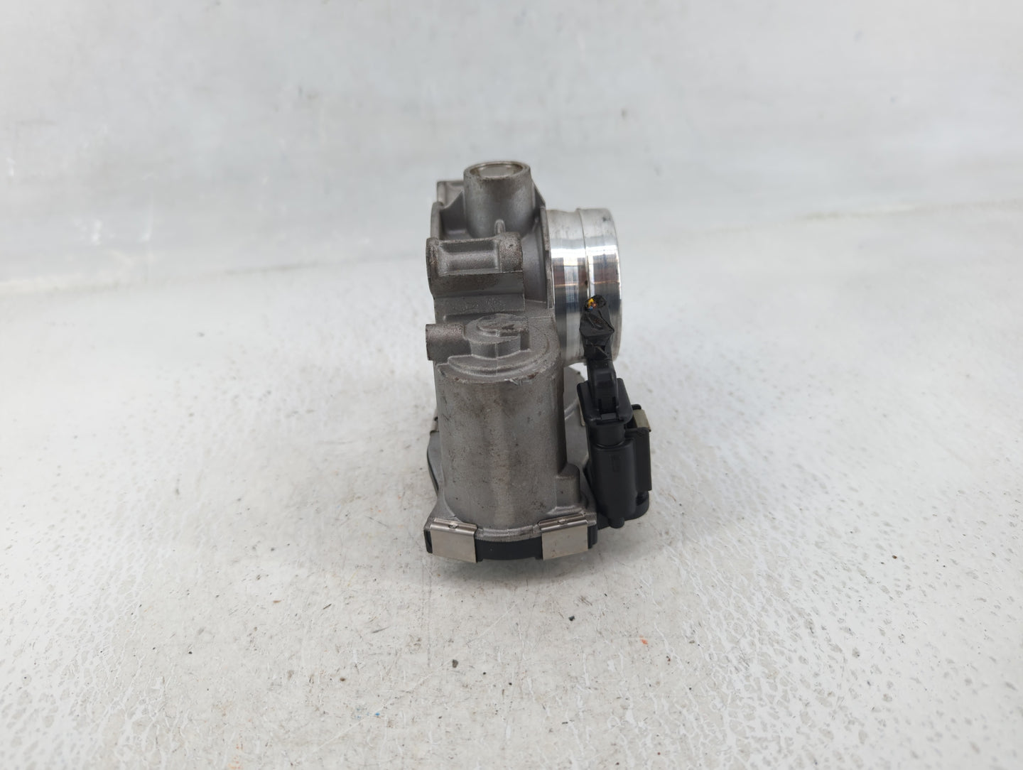 2016-2021 Chevrolet Malibu Throttle Body P/N:12671379AA Fits Fits 2016 2017 2018 2019 2020 2021 2022 OEM Used Auto Parts - O