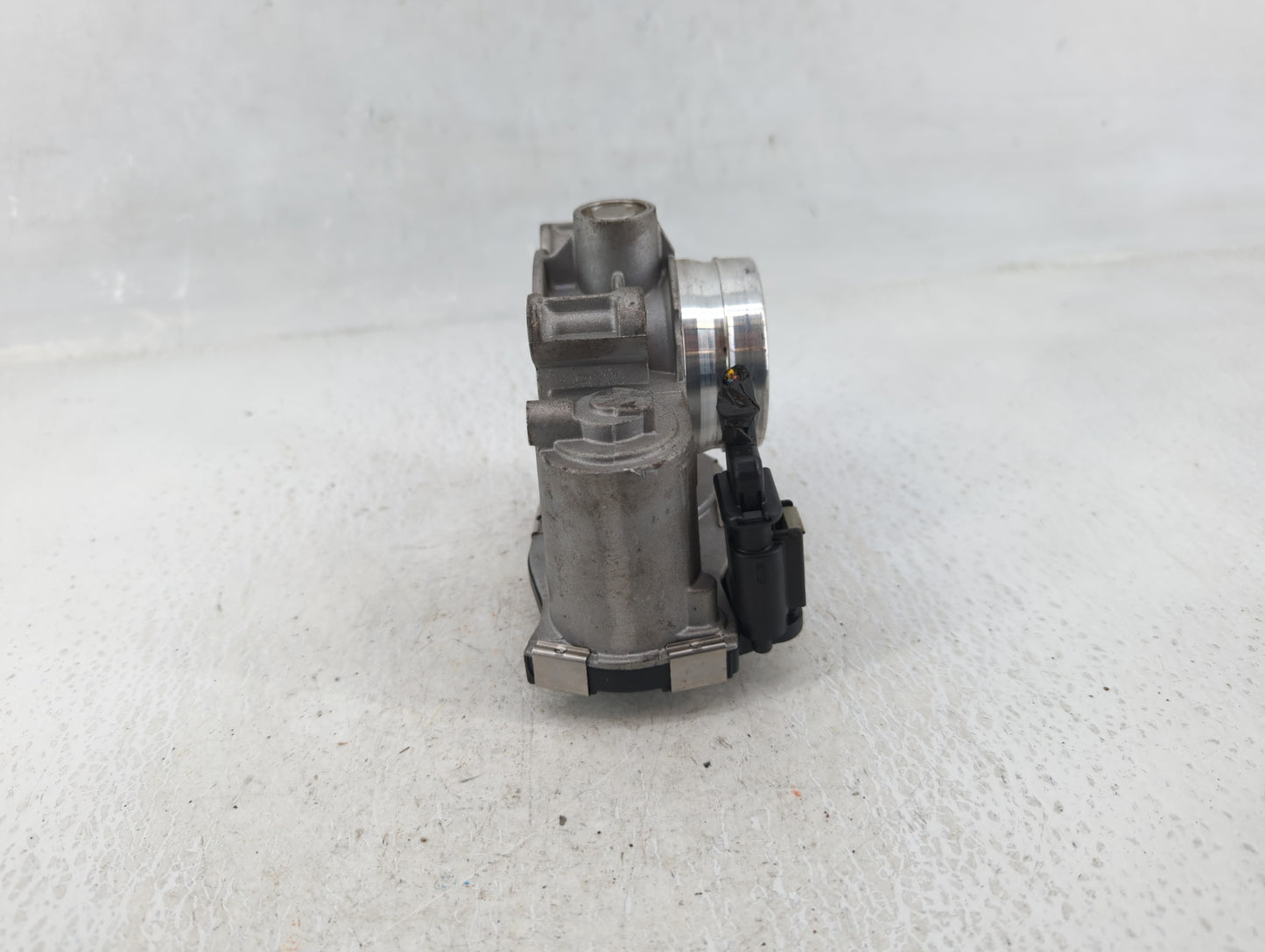 2016-2021 Chevrolet Malibu Throttle Body P/N:12671379AA Fits Fits 2016 2017 2018 2019 2020 2021 2022 OEM Used Auto Parts - O
