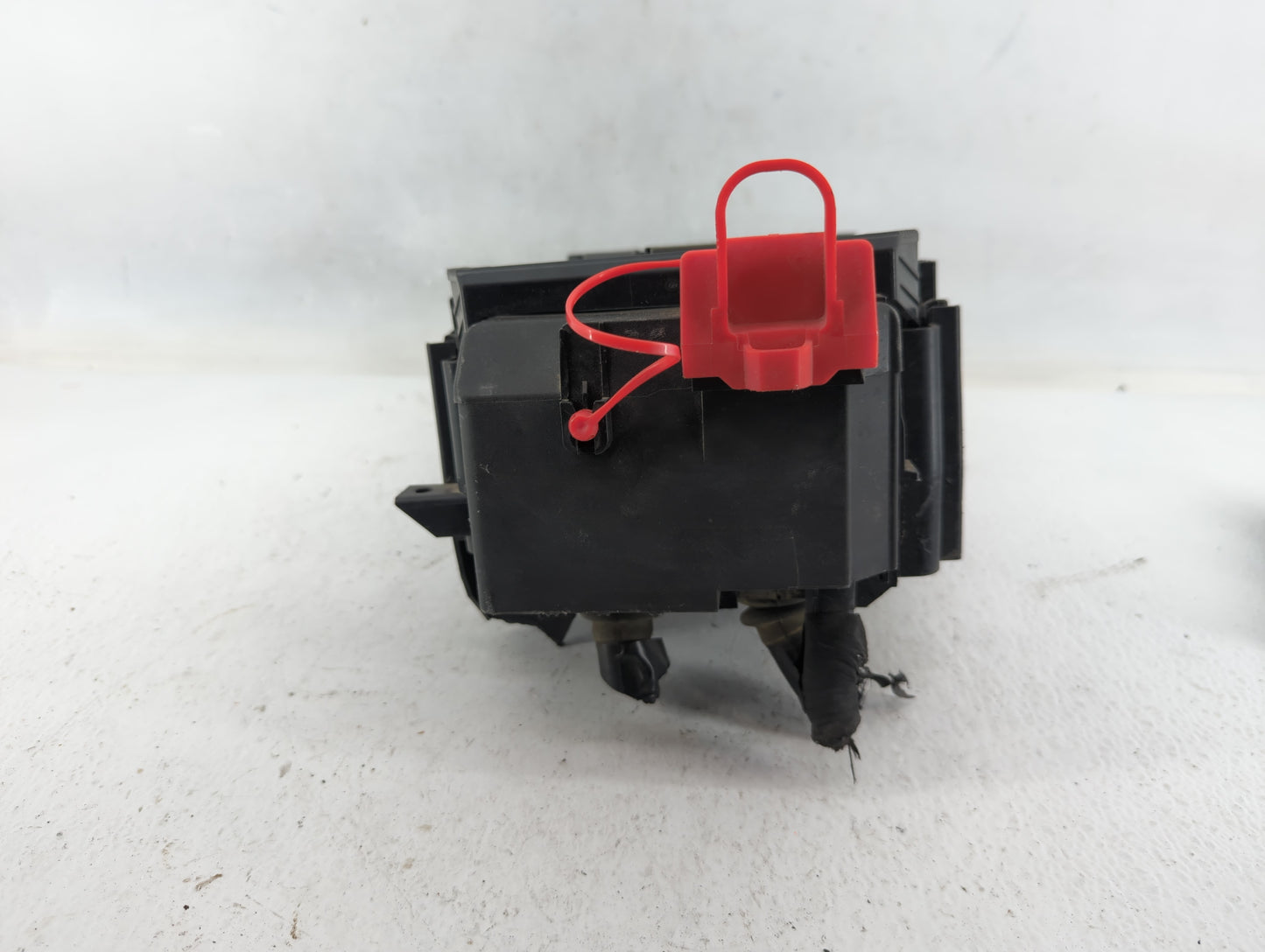 2018-2019 Chevrolet Malibu Fusebox Fuse Box Panel Relay Module Fits Fits 2018 2019 OEM Used Auto Parts - Oemusedautoparts1.c