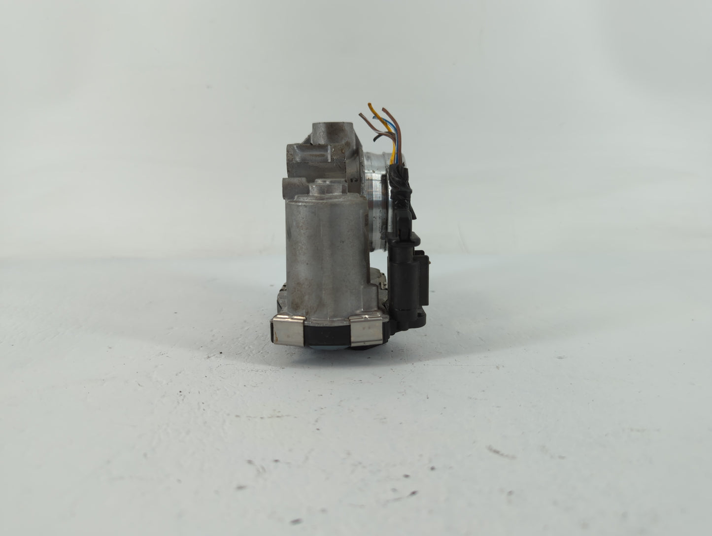 2016-2021 Chevrolet Malibu Throttle Body P/N:12671379AA Fits Fits 2016 2017 2018 2019 2020 2021 2022 OEM Used Auto Parts - O