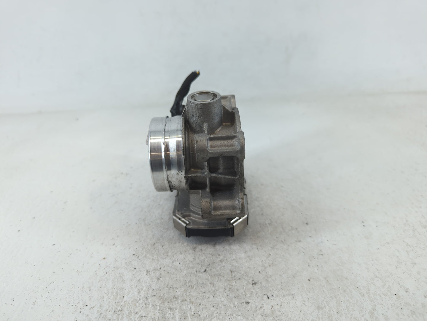 2016-2021 Chevrolet Malibu Throttle Body P/N:12671379AA Fits Fits 2016 2017 2018 2019 2020 2021 2022 OEM Used Auto Parts - O
