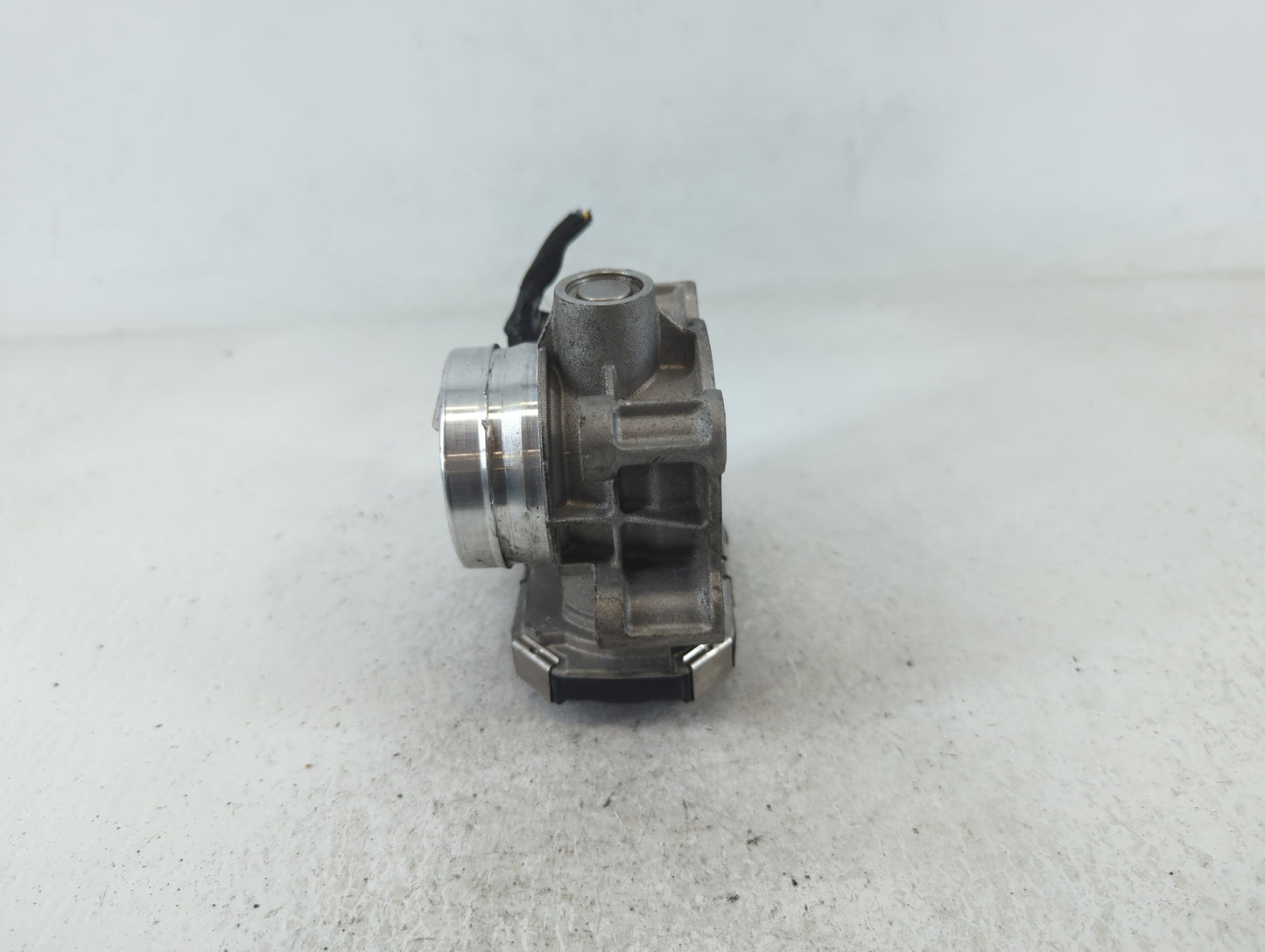 2016-2021 Chevrolet Malibu Throttle Body P/N:12671379AA Fits Fits 2016 2017 2018 2019 2020 2021 2022 OEM Used Auto Parts - O