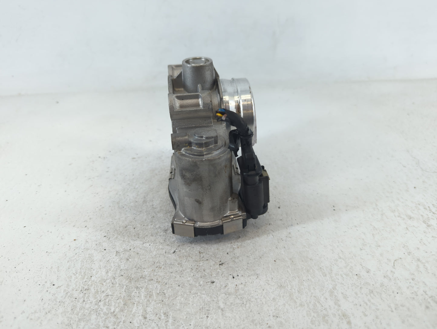 2016-2021 Chevrolet Malibu Throttle Body P/N:12671379AA Fits Fits 2016 2017 2018 2019 2020 2021 2022 OEM Used Auto Parts - O