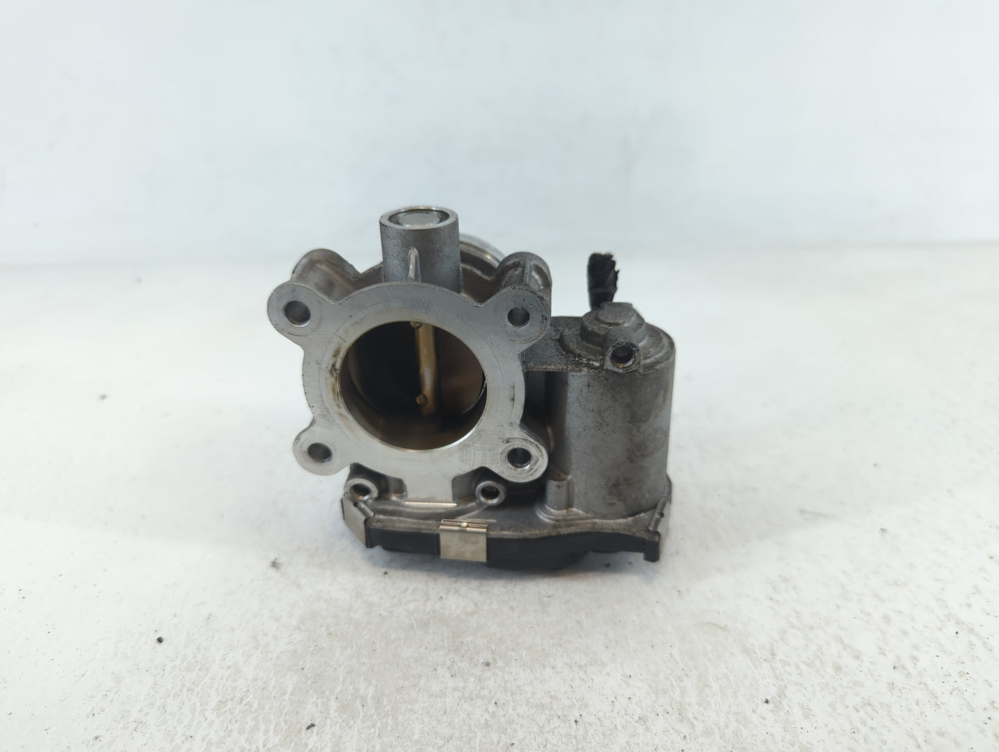 2016-2021 Chevrolet Malibu Throttle Body P/N:12671379AA Fits Fits 2016 2017 2018 2019 2020 2021 2022 OEM Used Auto Parts - O