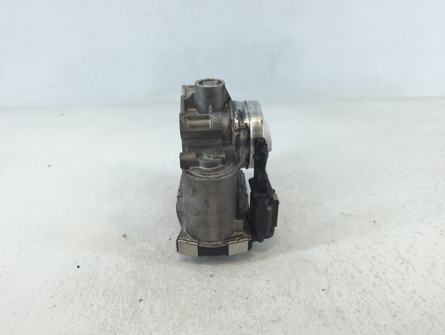 2016-2021 Chevrolet Malibu Throttle Body P/N:12671379AA Fits Fits 2016 2017 2018 2019 2020 2021 2022 OEM Used Auto Parts - O