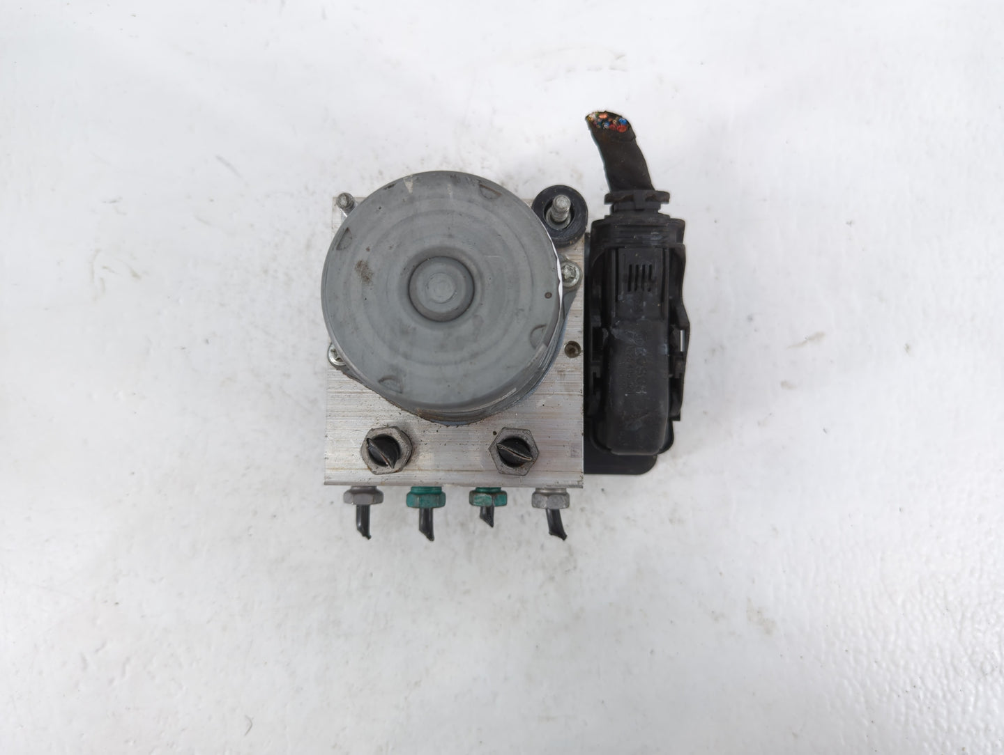 2018 Chevrolet Malibu ABS Pump Control Module Replacement P/N:065055766 Fits OEM Used Auto Parts - Oemusedautoparts1.com