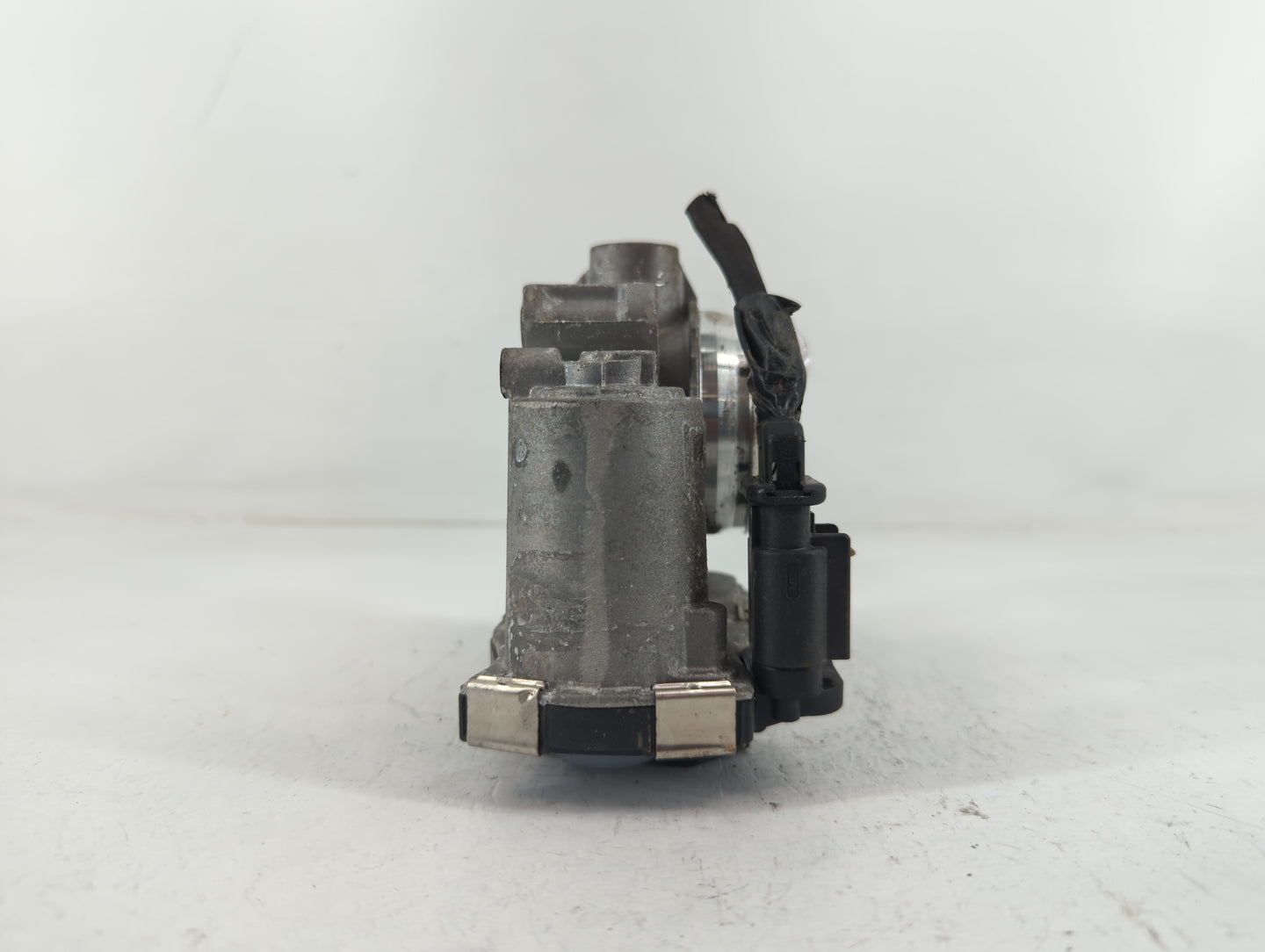 2016-2021 Chevrolet Malibu Throttle Body P/N:12671379AA Fits Fits 2016 2017 2018 2019 2020 2021 2022 OEM Used Auto Parts - O