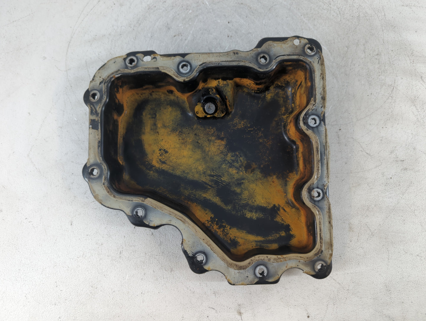 2016-2021 Chevrolet Malibu Engine Oil Pan P/N:2637773 Fits Fits 2016 2017 2018 2019 2020 2021 2022 OEM Used Auto Parts - Oem
