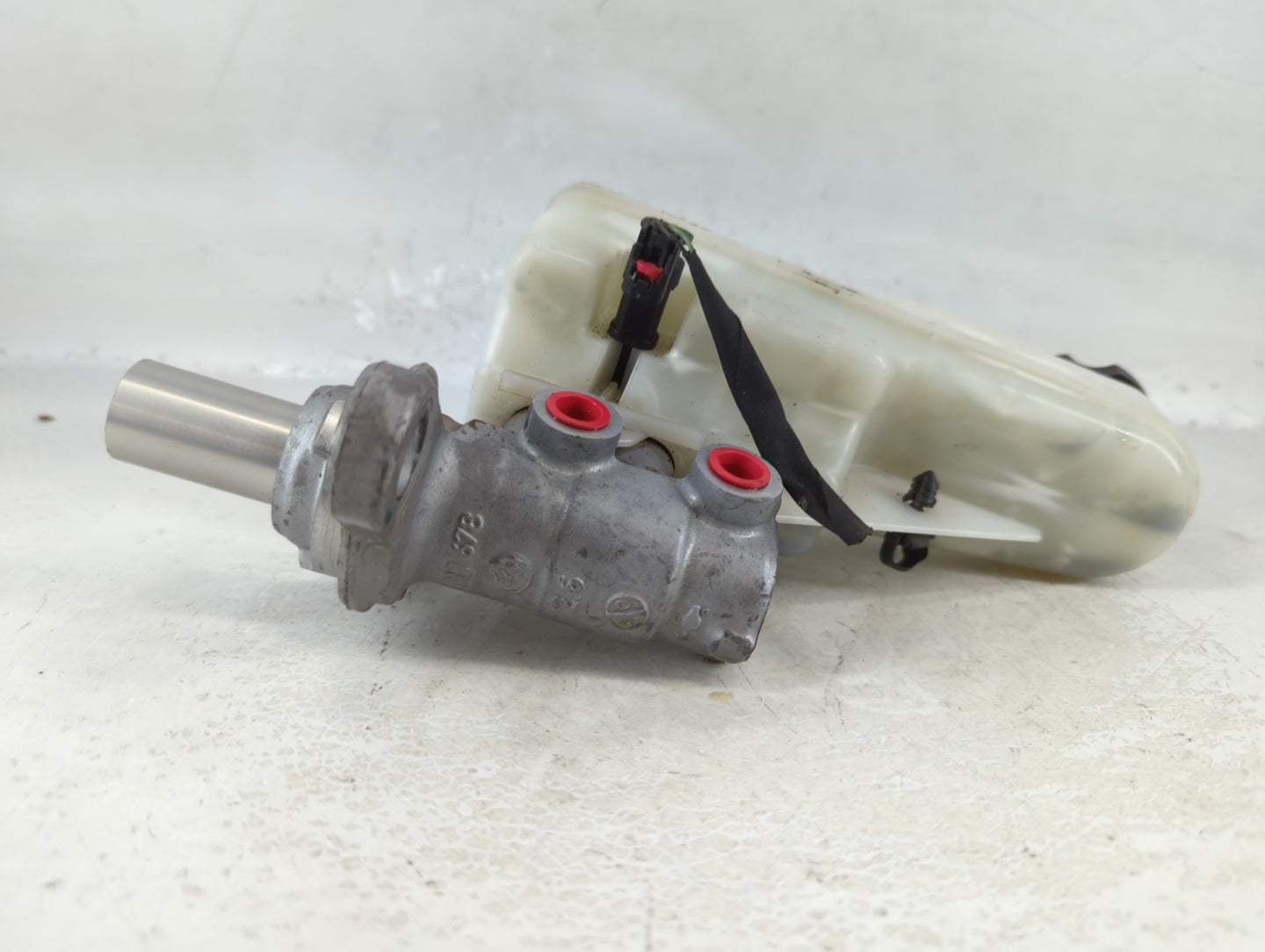 2016-2021 Chevrolet Malibu Brake Master Cylinder - Oemusedautoparts1.com