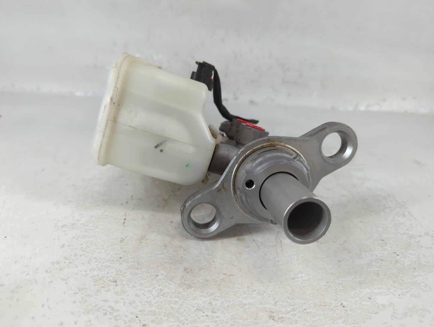 2016-2021 Chevrolet Malibu Brake Master Cylinder - Oemusedautoparts1.com