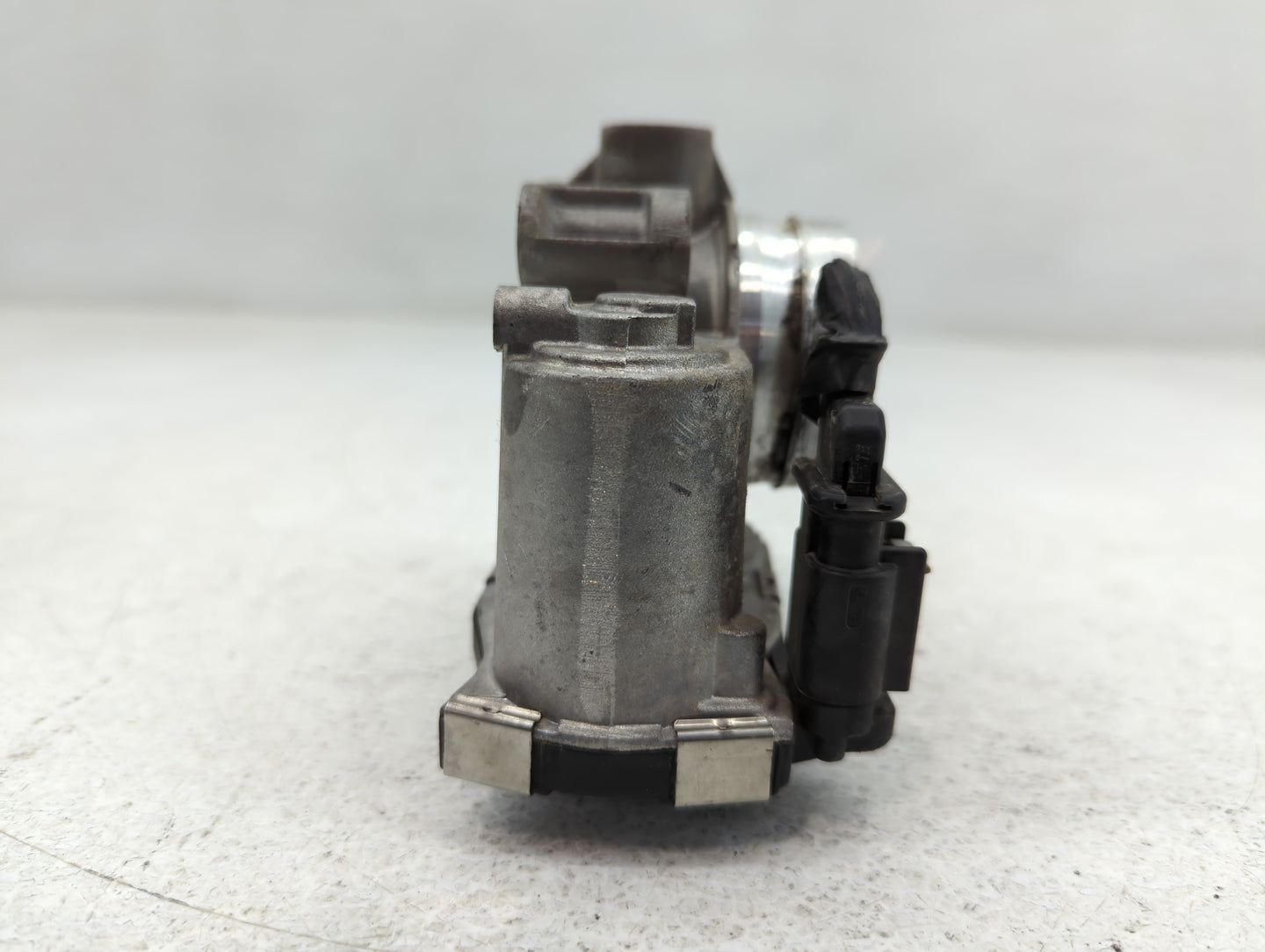 2016-2021 Chevrolet Malibu Throttle Body P/N:12671379AA Fits Fits 2016 2017 2018 2019 2020 2021 2022 OEM Used Auto Parts - O