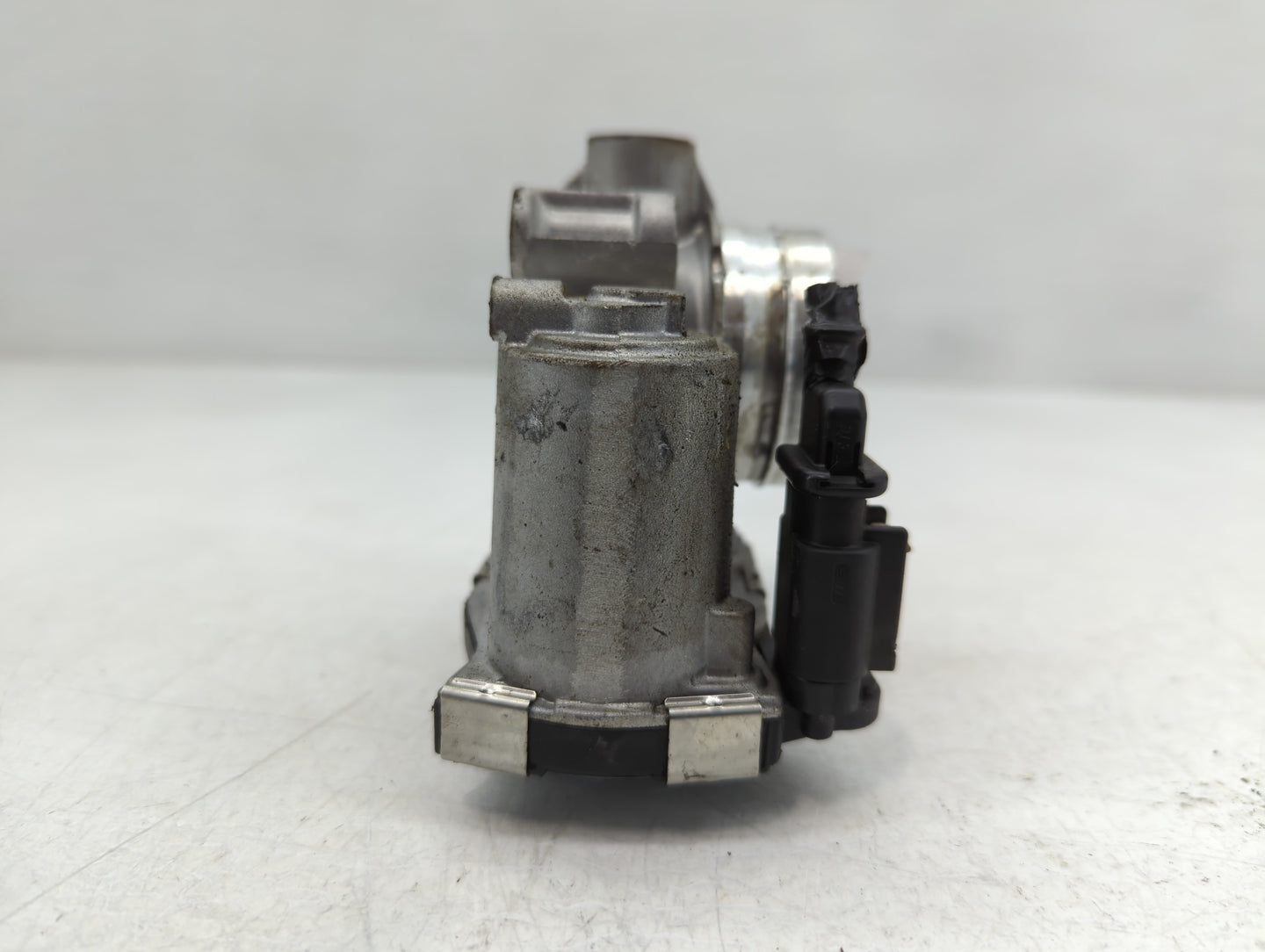 2016-2021 Chevrolet Malibu Throttle Body P/N:12671379AA Fits Fits 2016 2017 2018 2019 2020 2021 2022 OEM Used Auto Parts - O