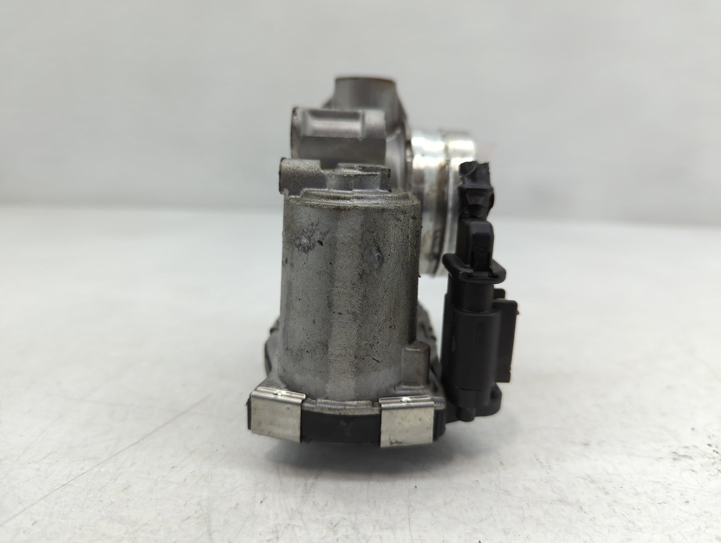 2016-2021 Chevrolet Malibu Throttle Body P/N:12671379AA Fits Fits 2016 2017 2018 2019 2020 2021 2022 OEM Used Auto Parts - O