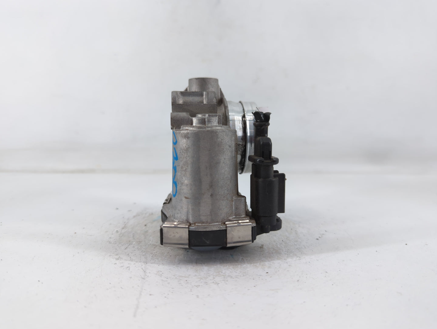 2016-2021 Chevrolet Malibu Throttle Body P/N:12671379AA Fits Fits 2016 2017 2018 2019 2020 2021 2022 OEM Used Auto Parts - O